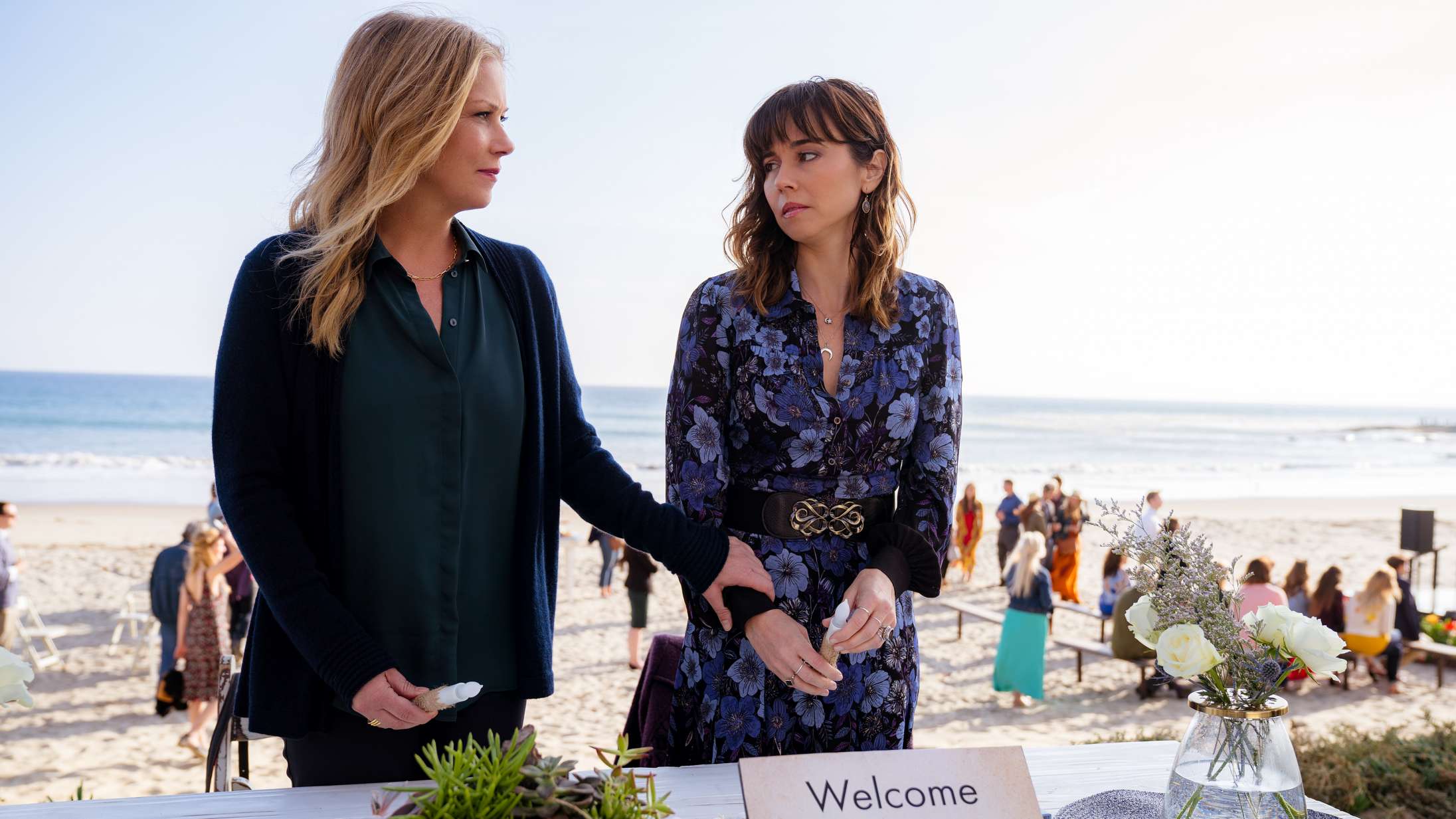 ‘Dead to Me’ sæson 2: Netflix’ mørke komediethriller er underholdende som en saftig sæbeopera