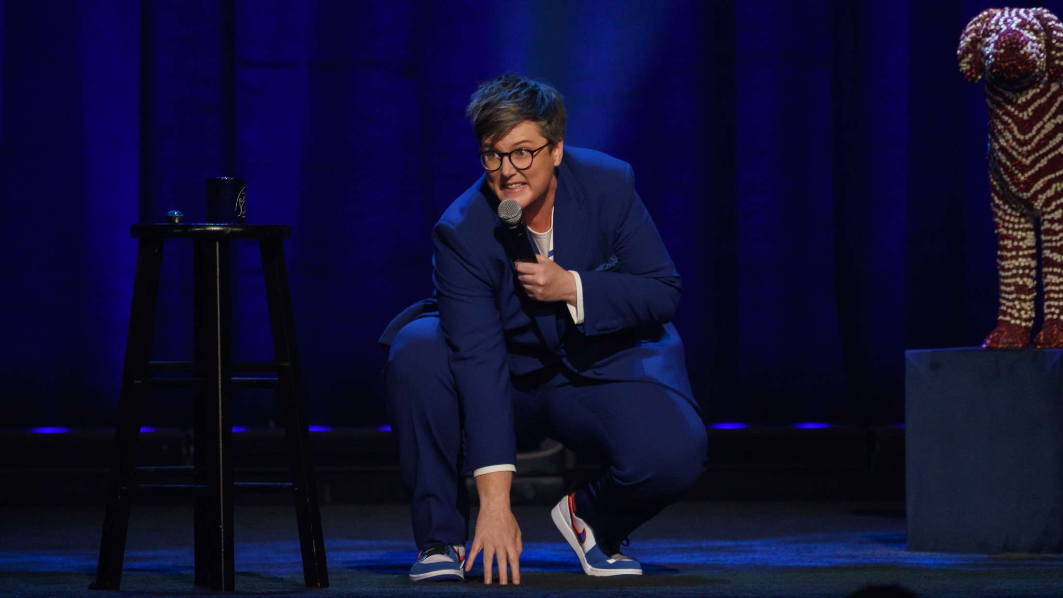 ’Hannah Gadsby: Douglas’: Tidens hotteste komiker er den eneste ædru i et rum fyldt med fulde mennesker