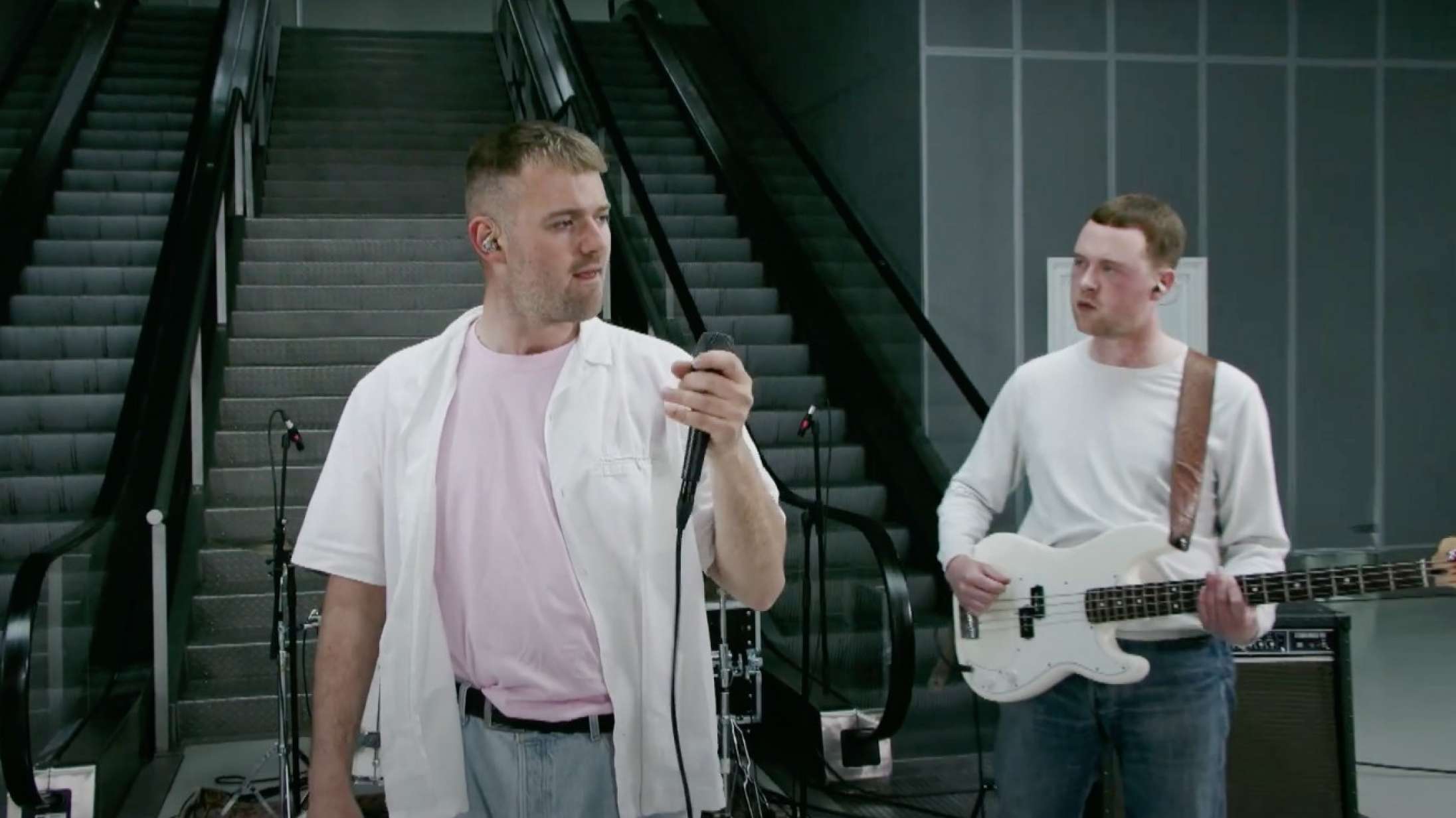 To friske navne stjal showet under Pelle Peters corona-koncert på DR1