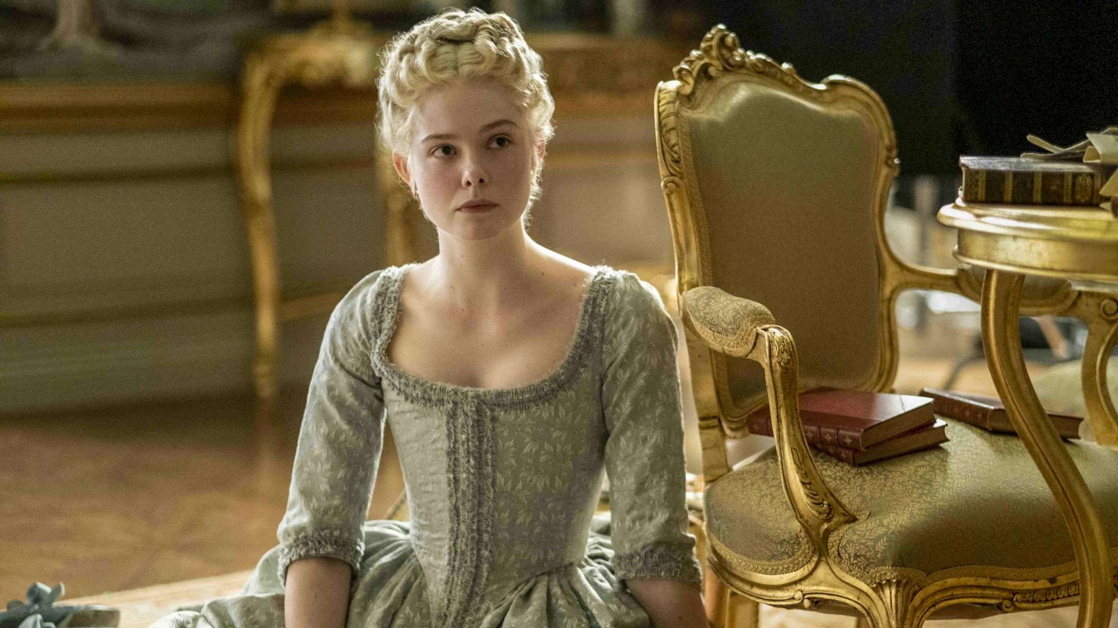 ’The Great’: Elle Fanning og Nicholas Hoult er i hopla i ’The Favourite’-beslægtet serie