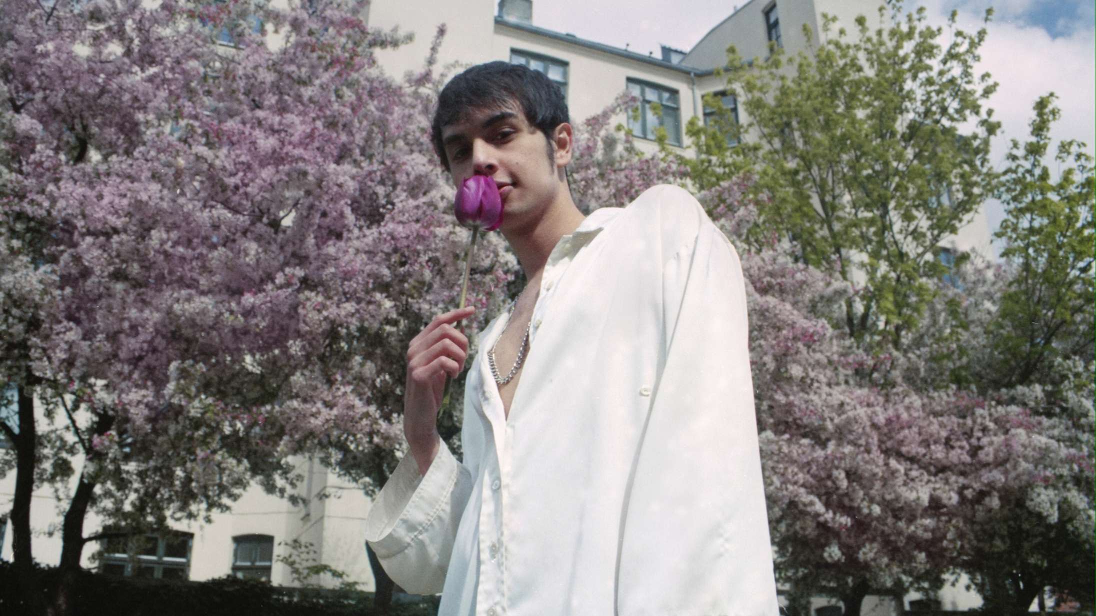 Danske iB101 leger 00’er-stjerne med popfesten på ’Persona Non Grata’