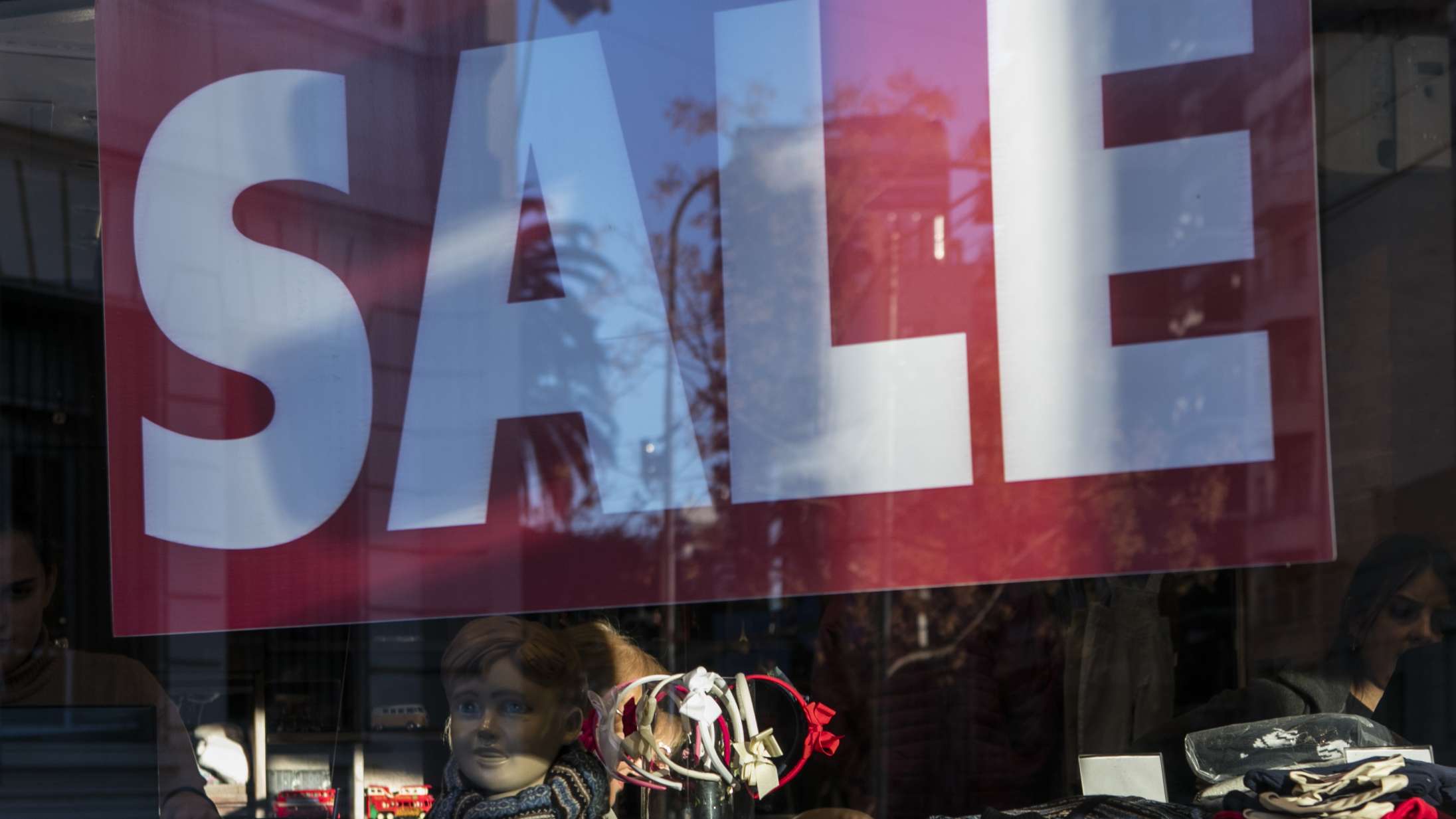 Det kan betyde færre udsalg, hvis en række designere får deres vilje – heldigvis