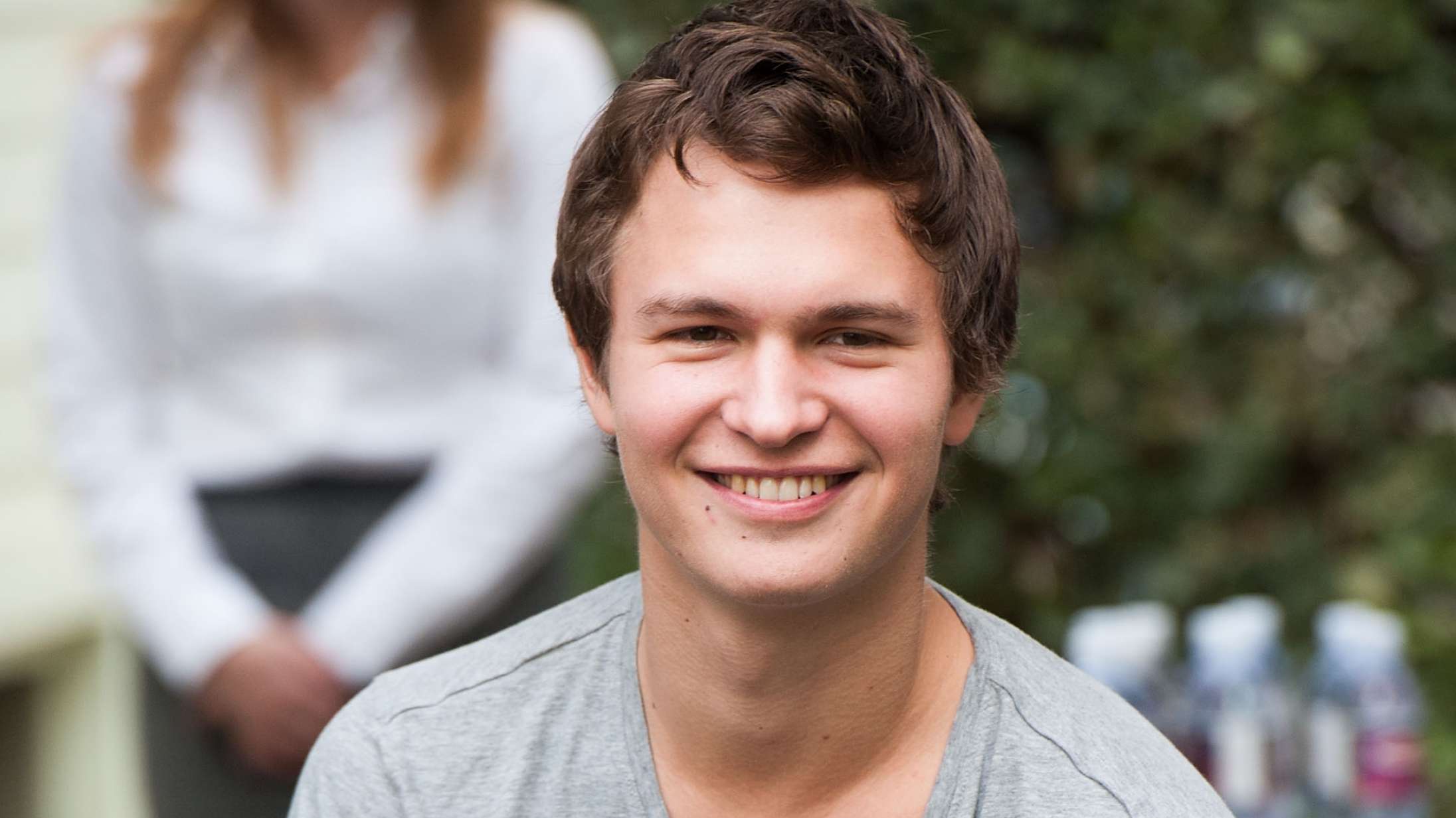 Ansel Elgort afviser anklage om seksuelt overgreb