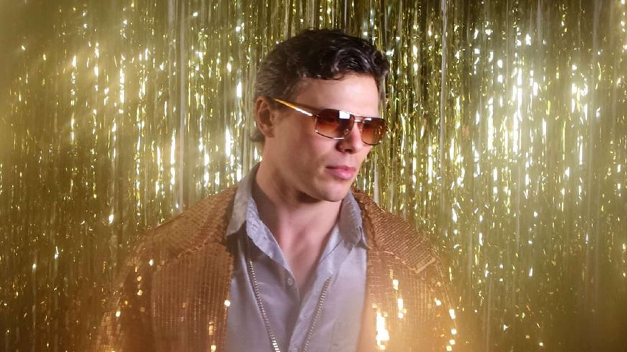 Mosell smider (for første gang?) Marvelous-rustningen på ‘Det gyldne touch’