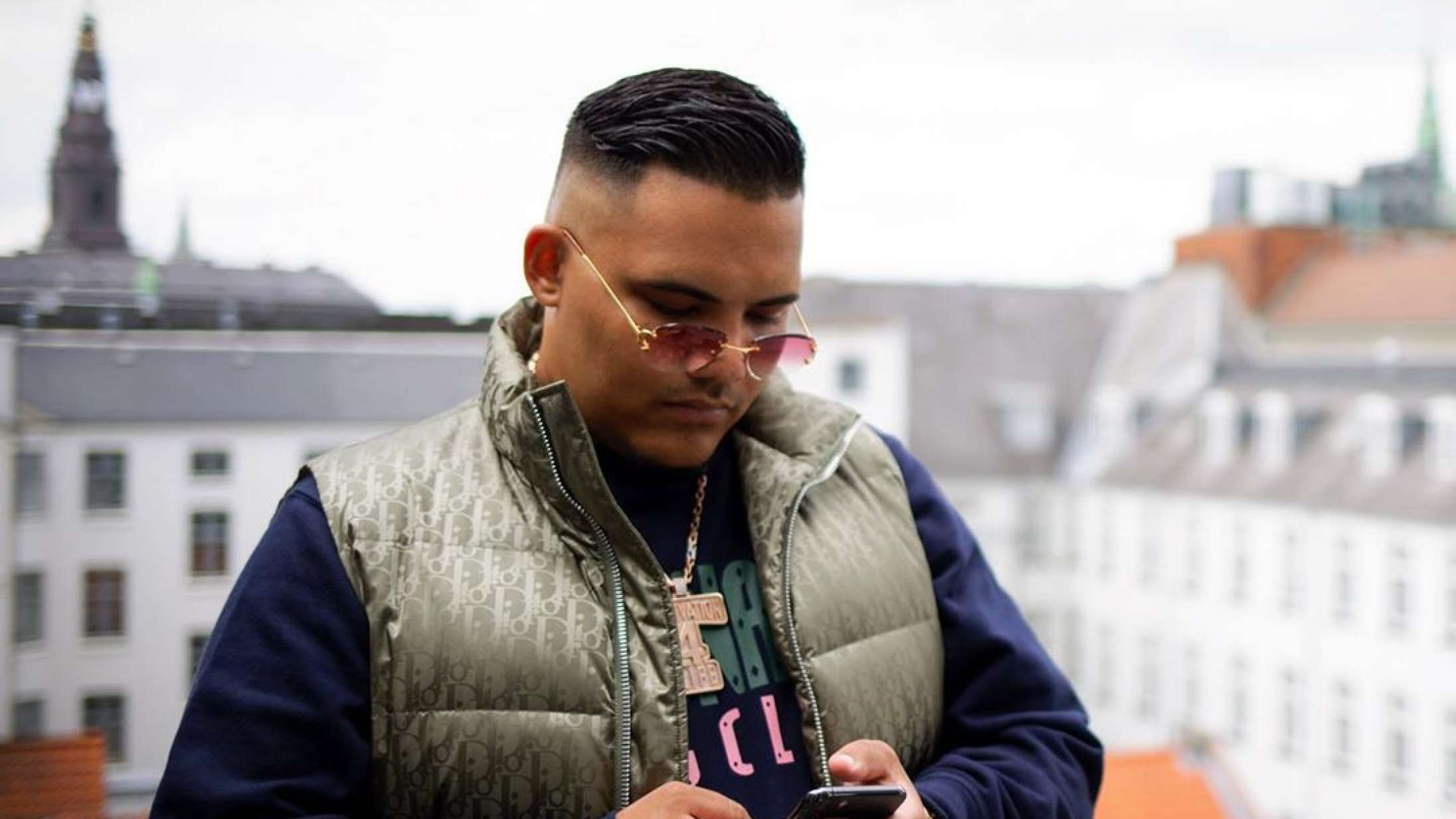 Branco hiver engelsk stjerne med på singlen ‘Ballin” – og udlodder 10.000 kroner