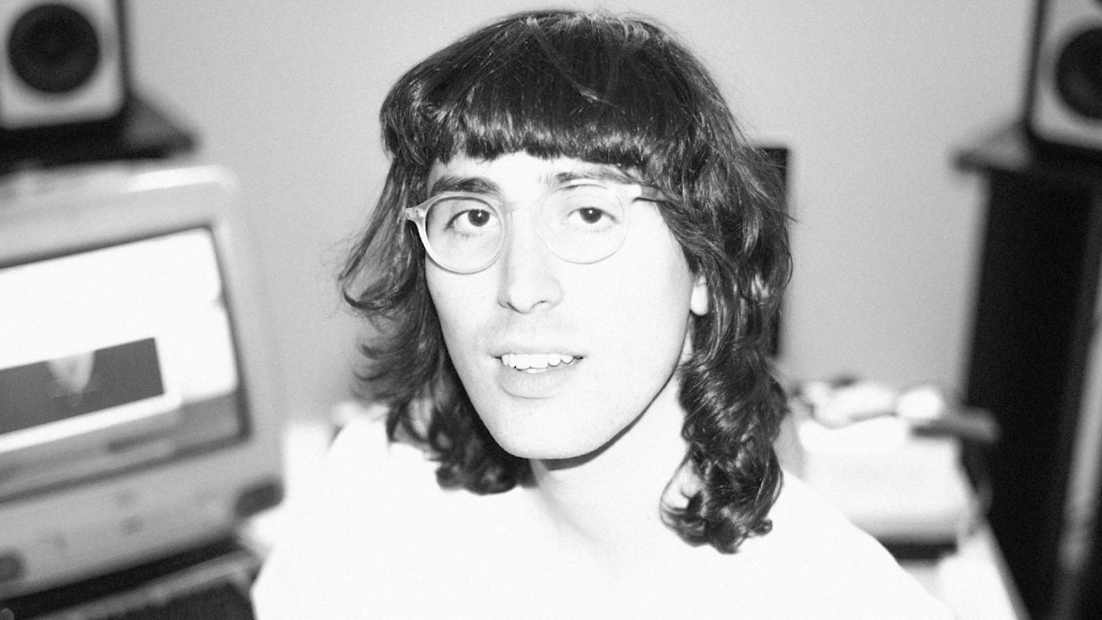 PC Music-stifters knap tre timer lange debutalbum retfærdiggør sin længde med spændende produktionsvalg