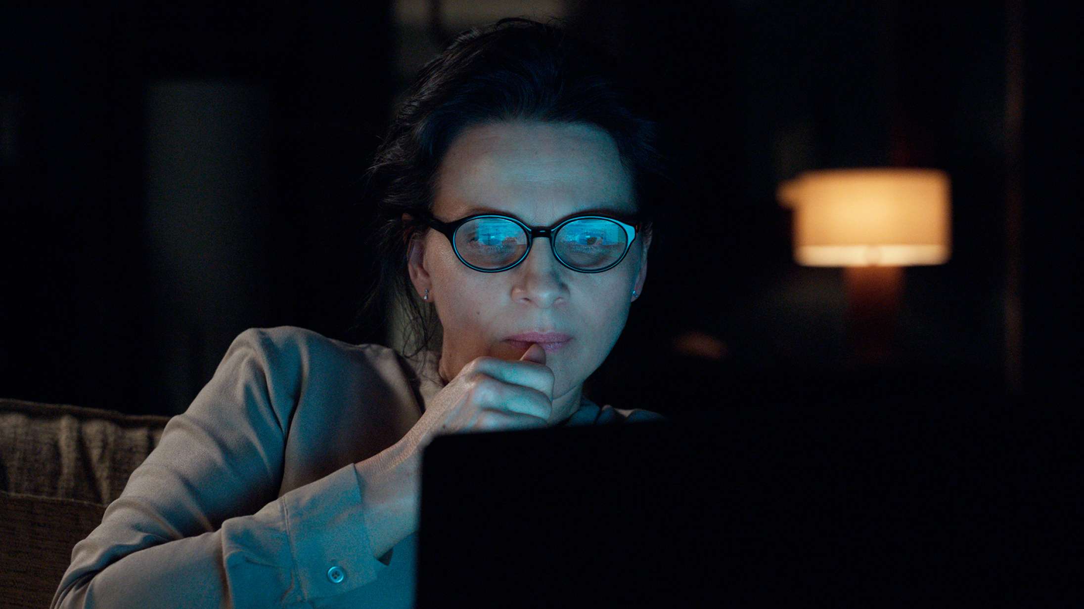 ’Forført’: Erotisk thriller om datingbedrag i den digitale tidsalder føles utroværdig