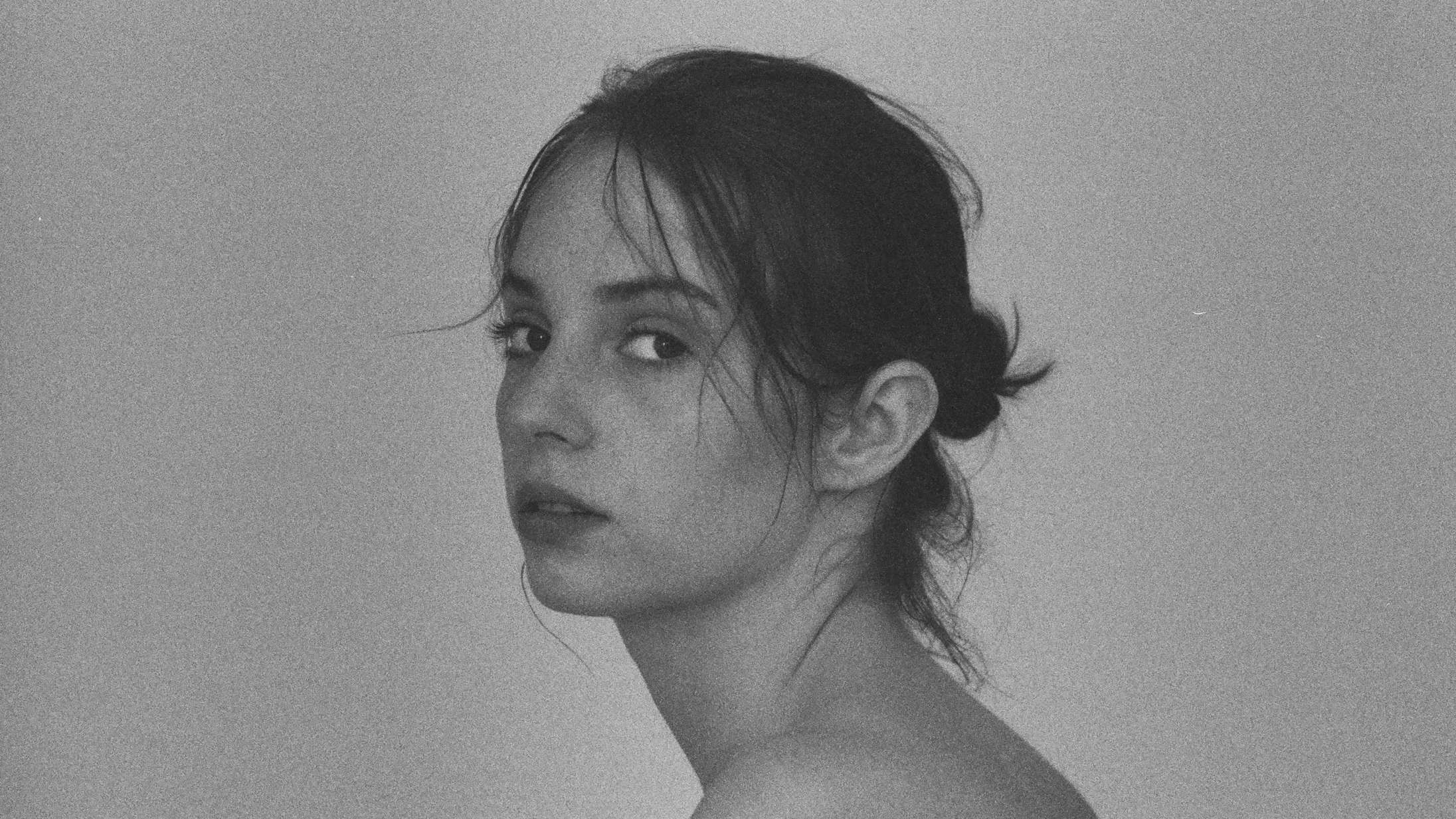 ’Stranger Things’-stjernen Maya Hawke albumdebuterer med blød singer/songwriter-stemning