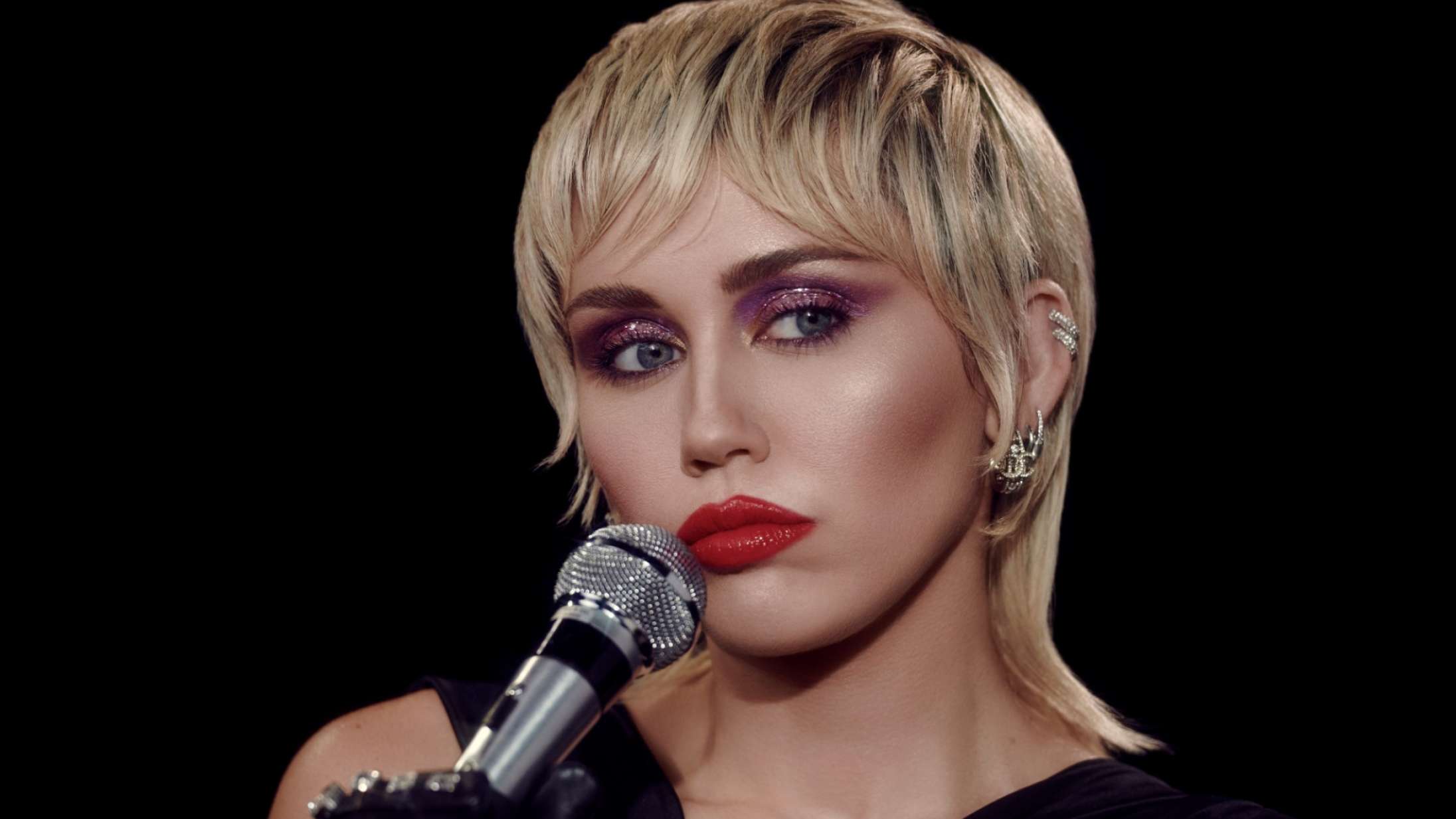 Miley Cyrus annoncerer MTV Unplugged-koncert – med interessante covernumre