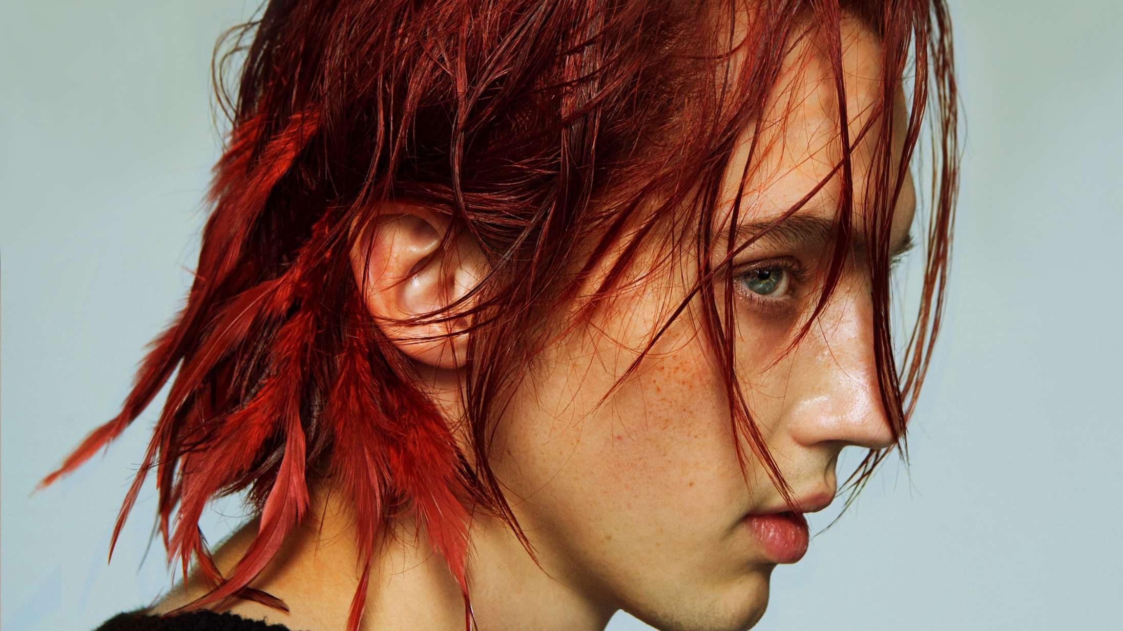 Troye Sivan viser en ny, dyster side frem på ’In a Dream’ – og det klæder ham virkelig