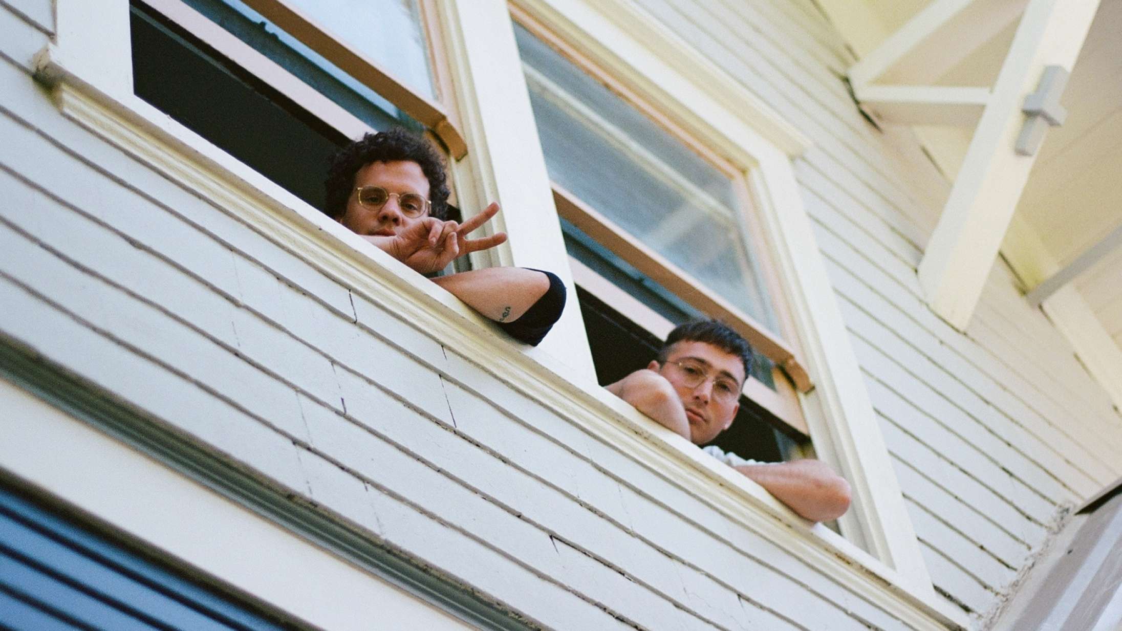 Whitney hylder deres inspirationskilder på varmt og lækkert coveralbum