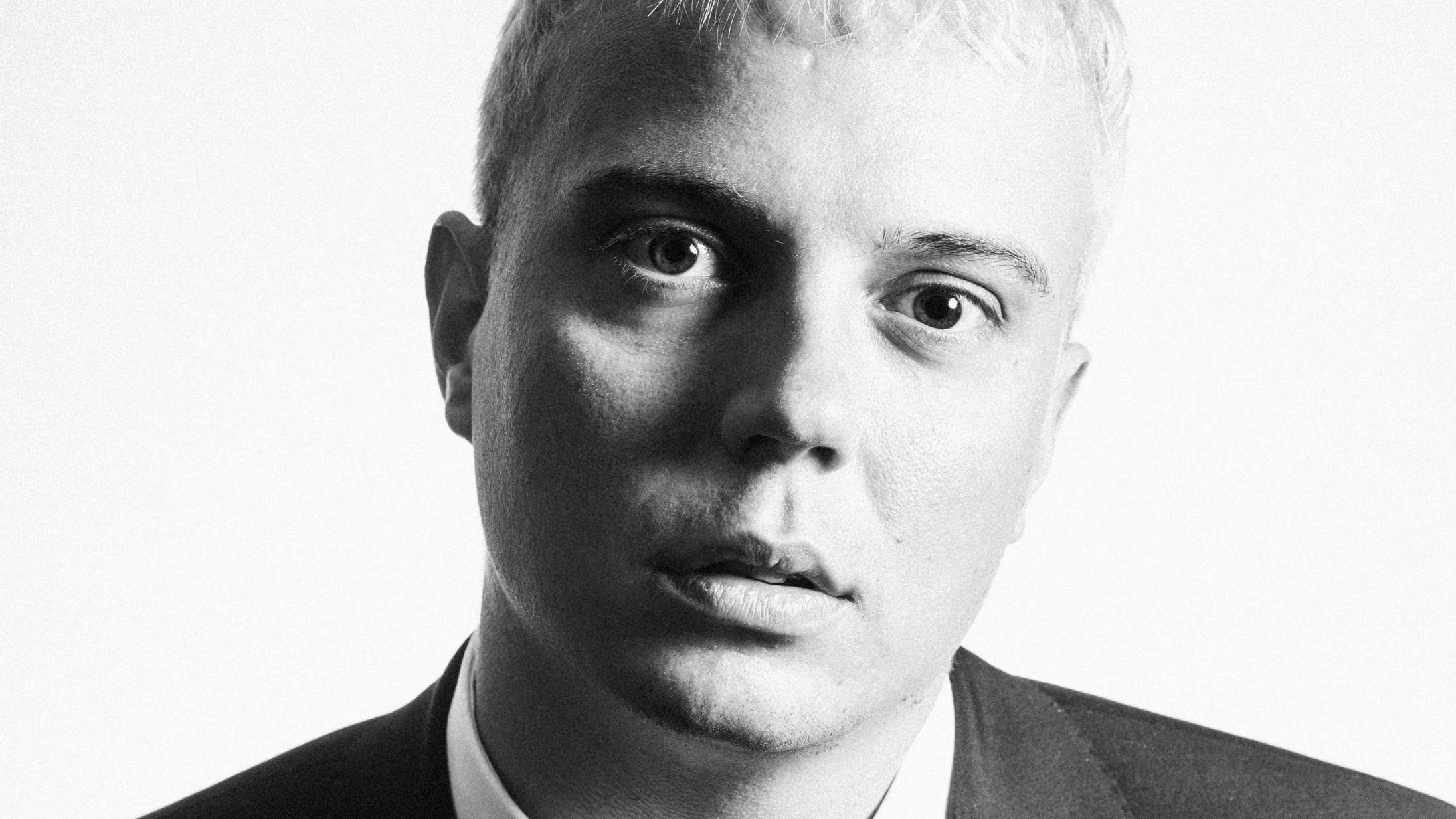 Her lægger Andreas Odbjerg sine penge: »Jeg ejer en guitar, en computer og en campingvogn. Det er sådan set det«