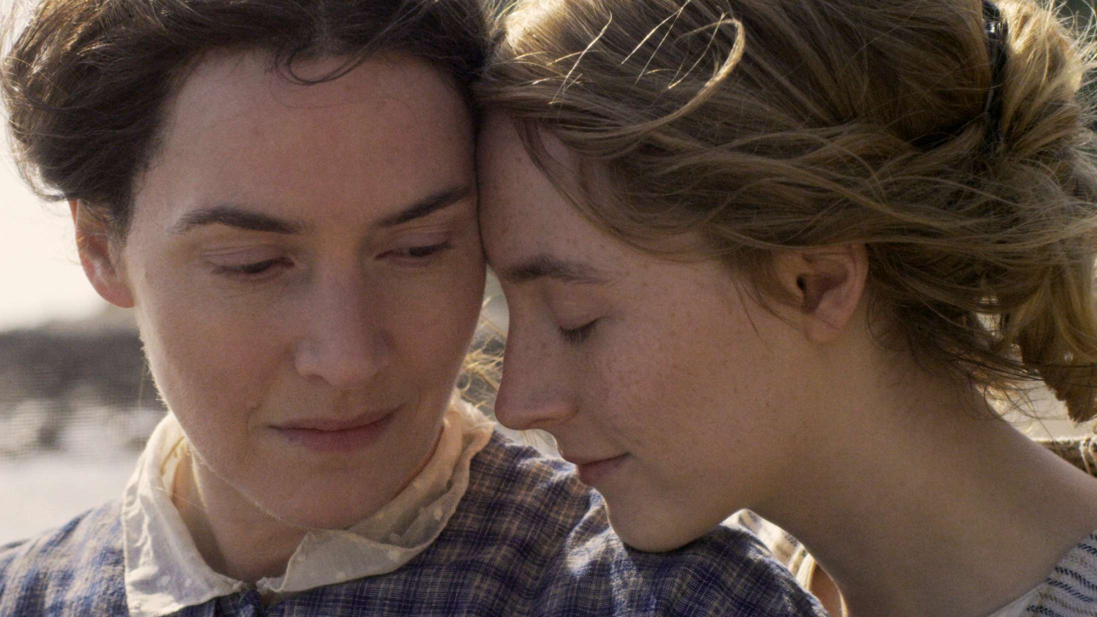 Kvindekærlighed bobler i kostumedramaer – men er der et hår i suppen?