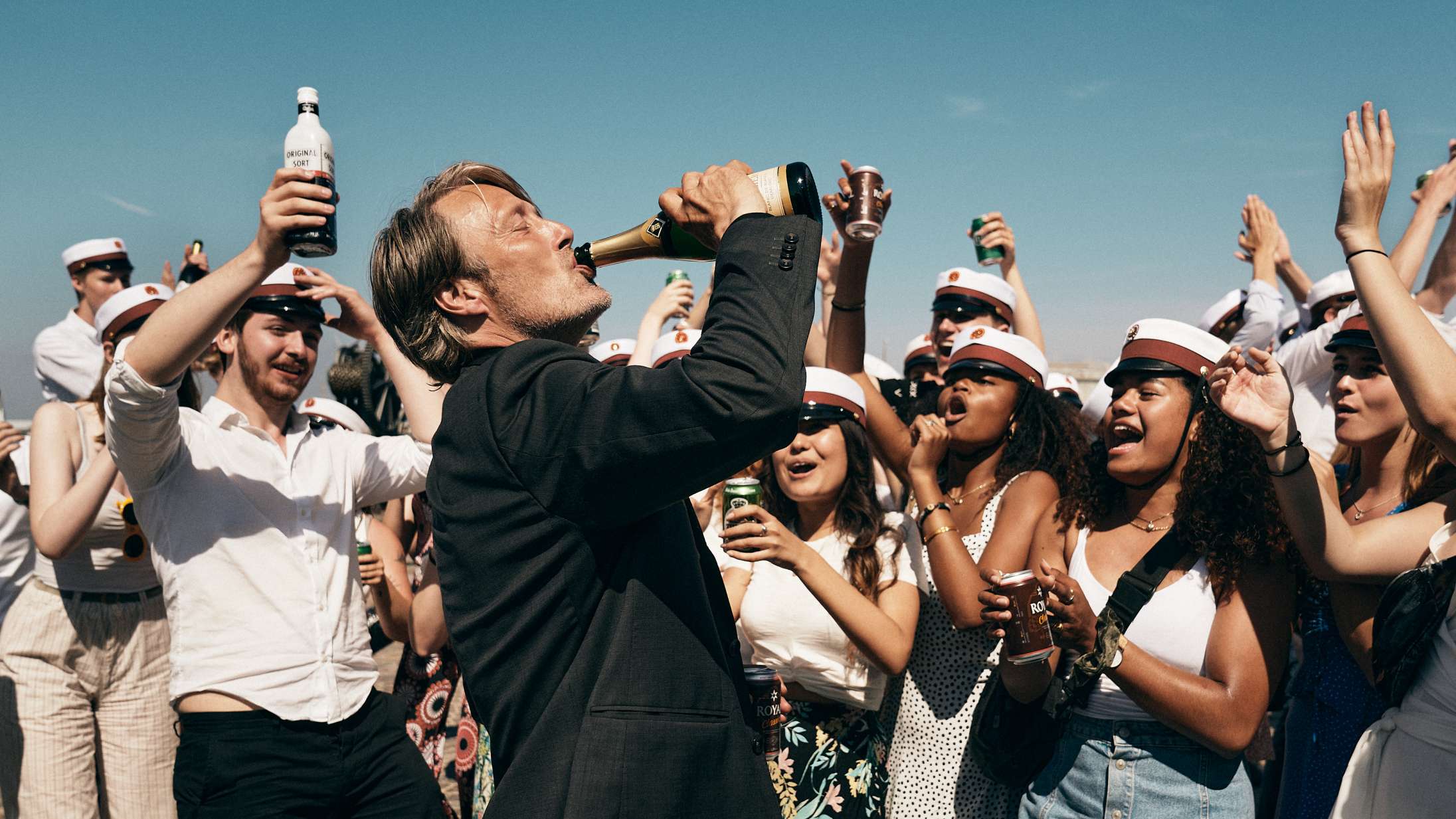 ’Druk’: Thomas Vinterbergs alkofilm boltrer sig eminent mellem eufori og afgrund