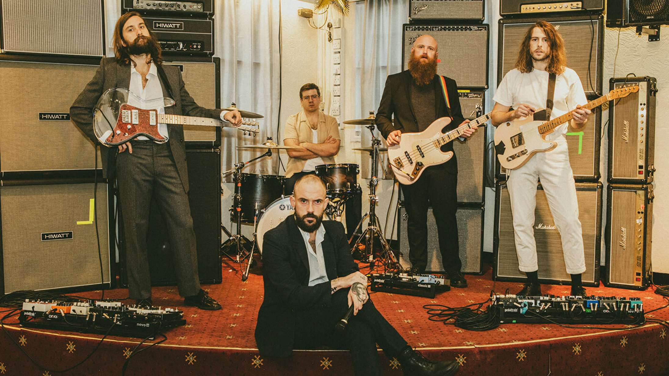 Idles’ ‘Ultra Mono’ er slagkraftig politisk postpunk spækket med håb og kærlighed