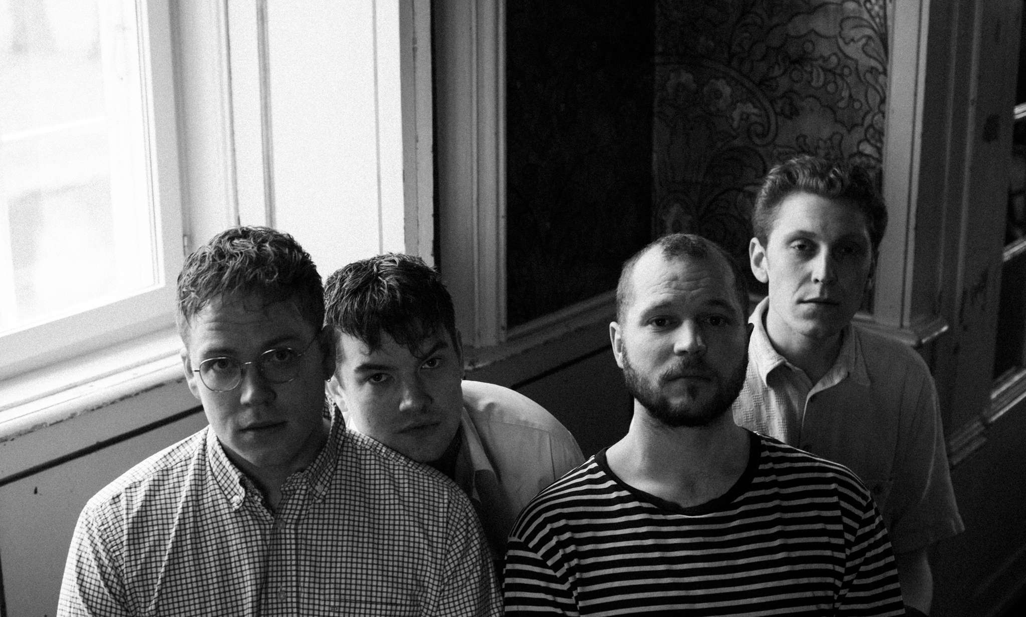 Trader kommer godt fra start på stilsikker rockdebut