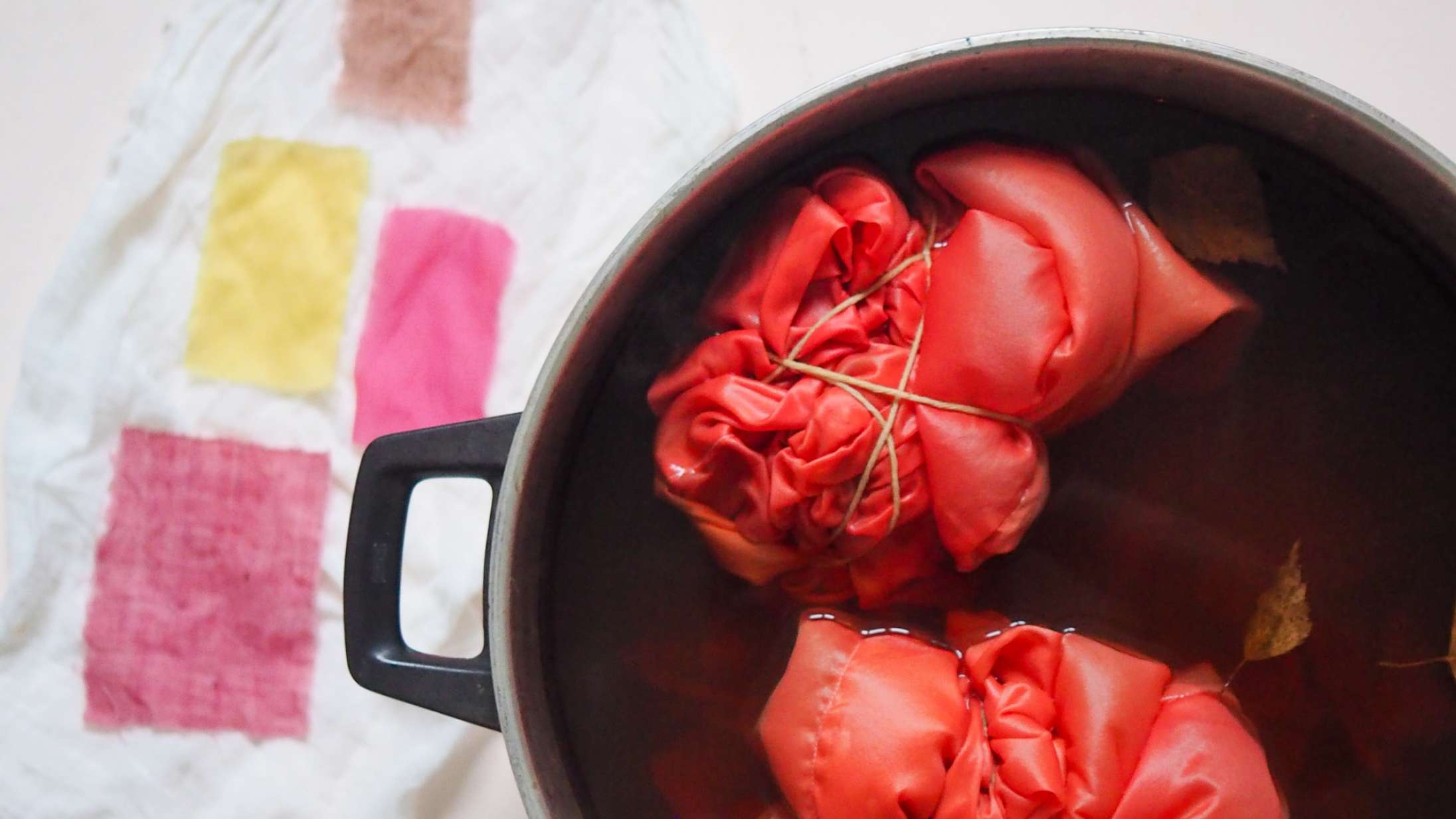 Tie-dye hitter: Sådan kommer du i gang – uden miljøskadelige farver