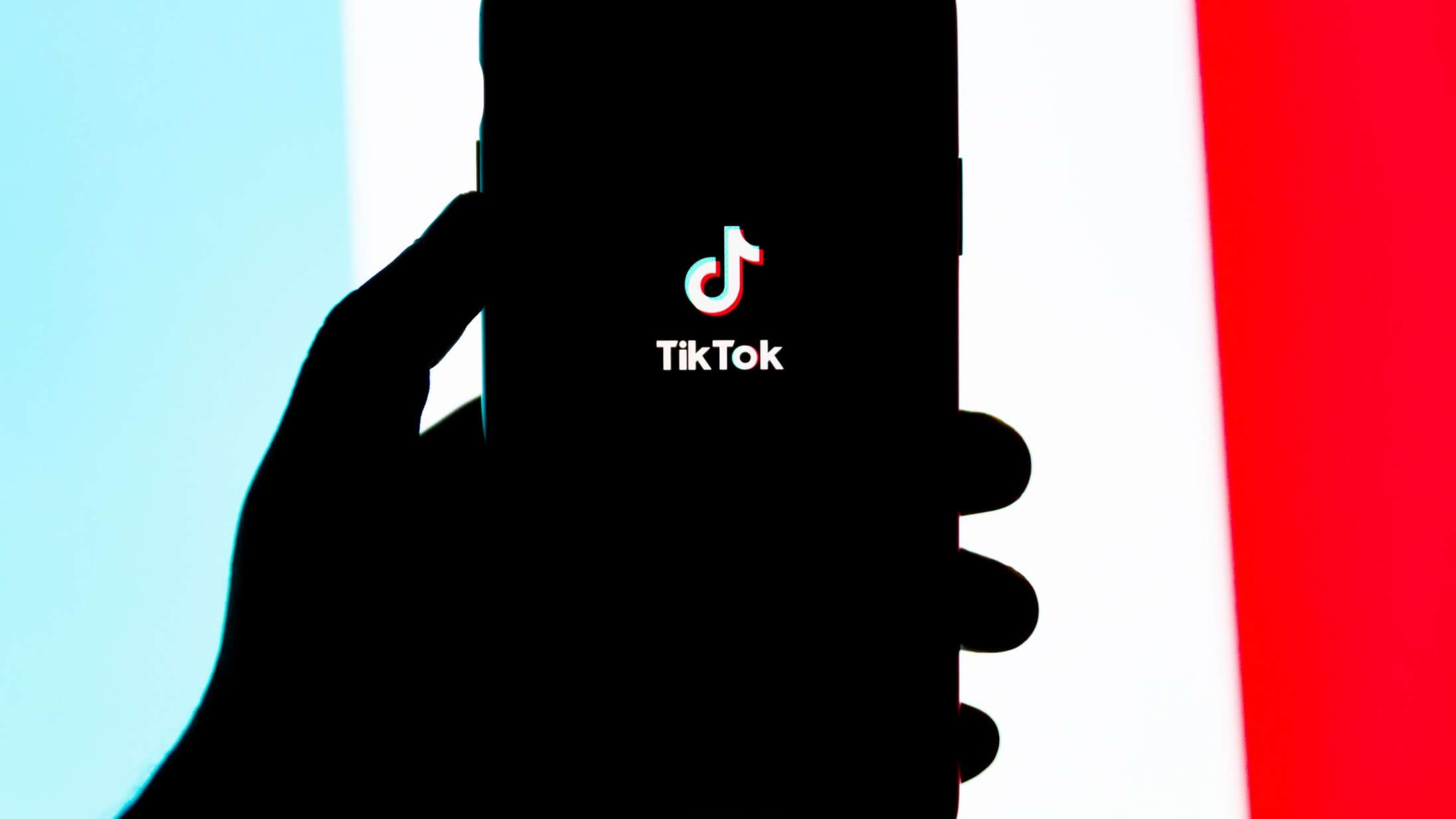 Folk taper deres læber til på TikTok, men eksperter advarer mod populært søvntrick