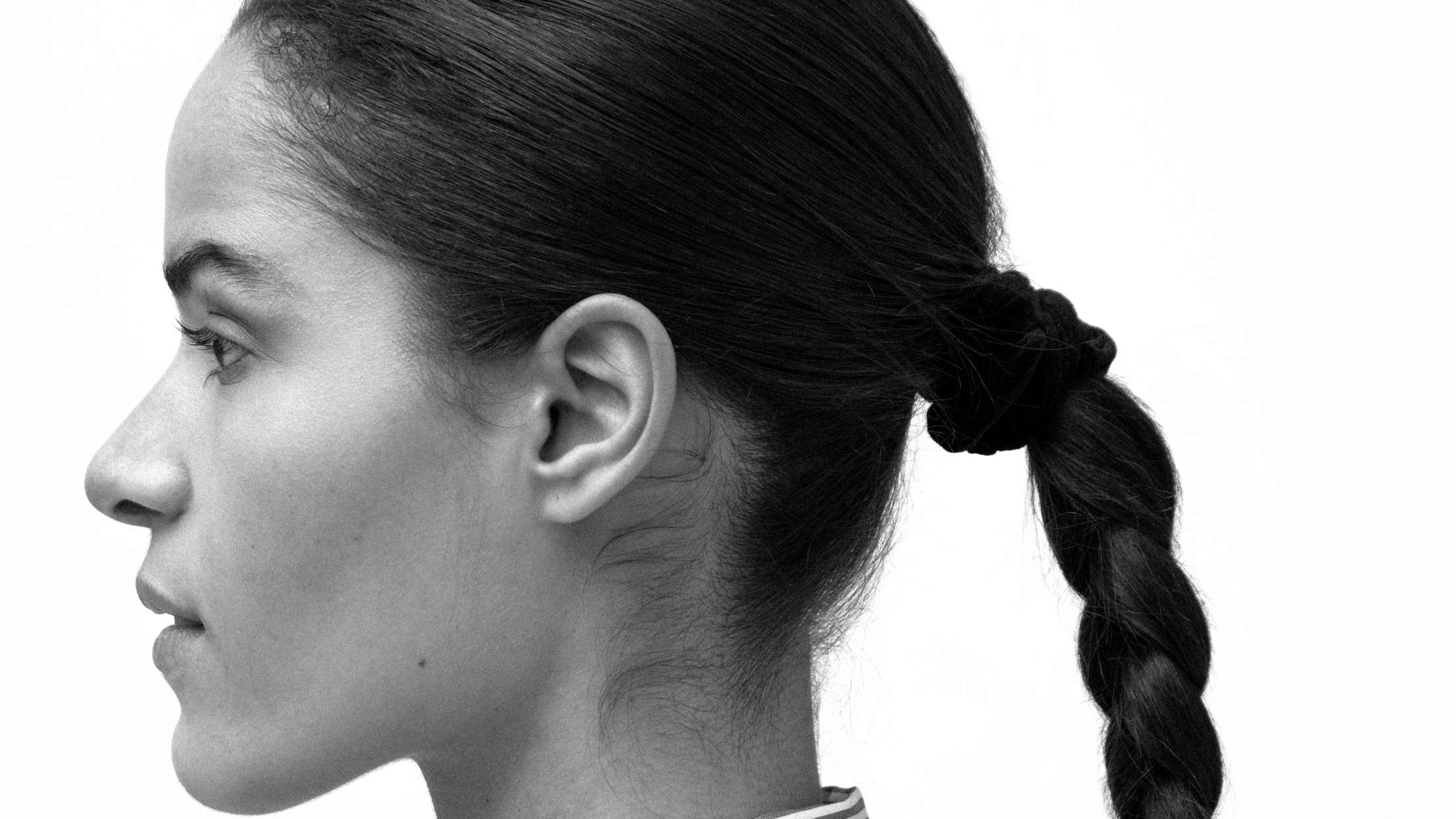 ’Nøgen’: Anya går helt nye veje på dansksproget ep