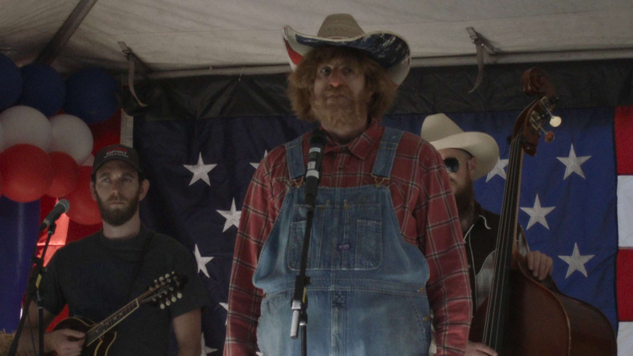 Se Borat flygte for livet i fraklip fra ’Borat 2’