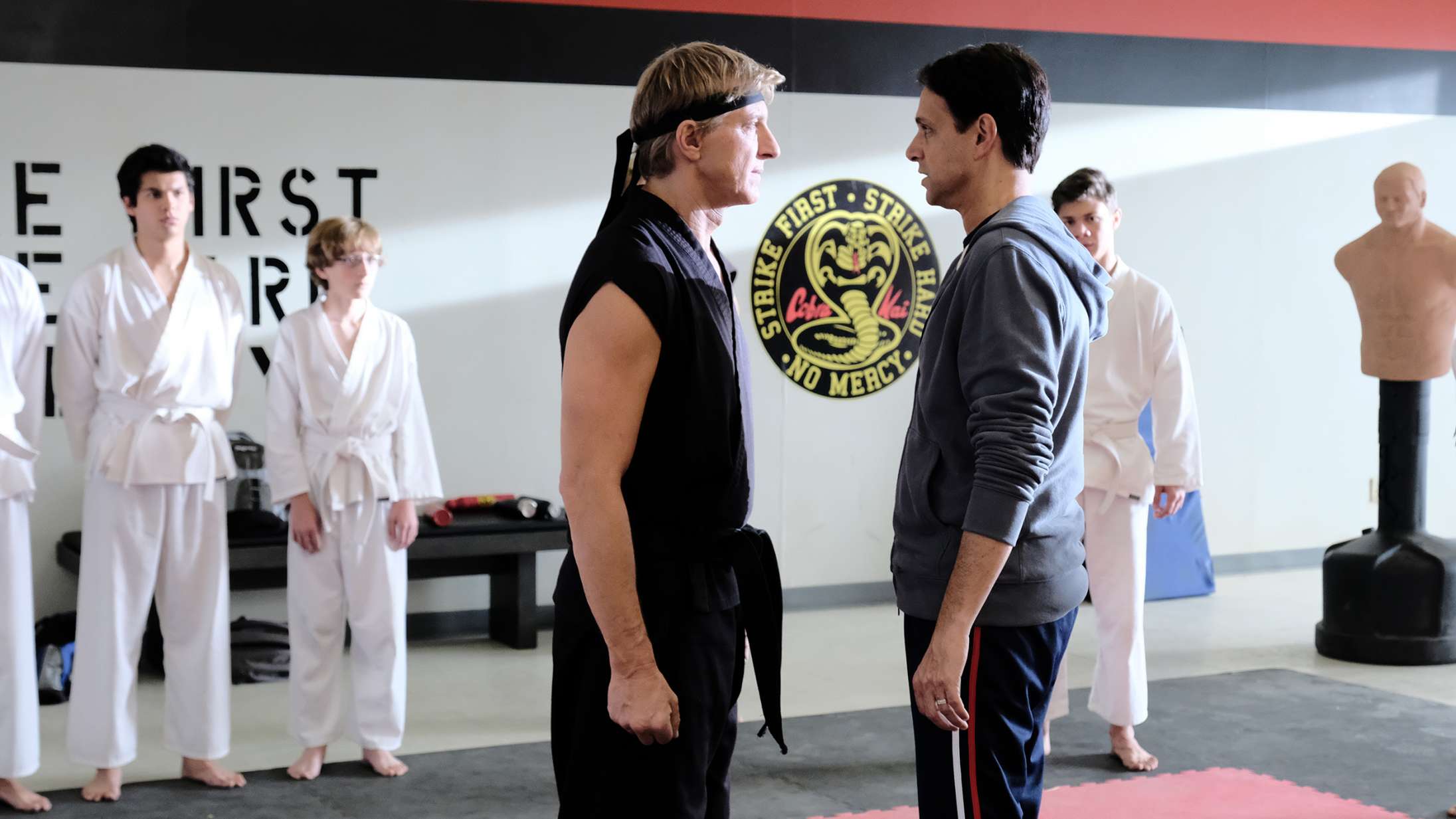 Ærkerivaler forenes i ‘Cobra Kai’ – se traileren til den kommende sæson 4