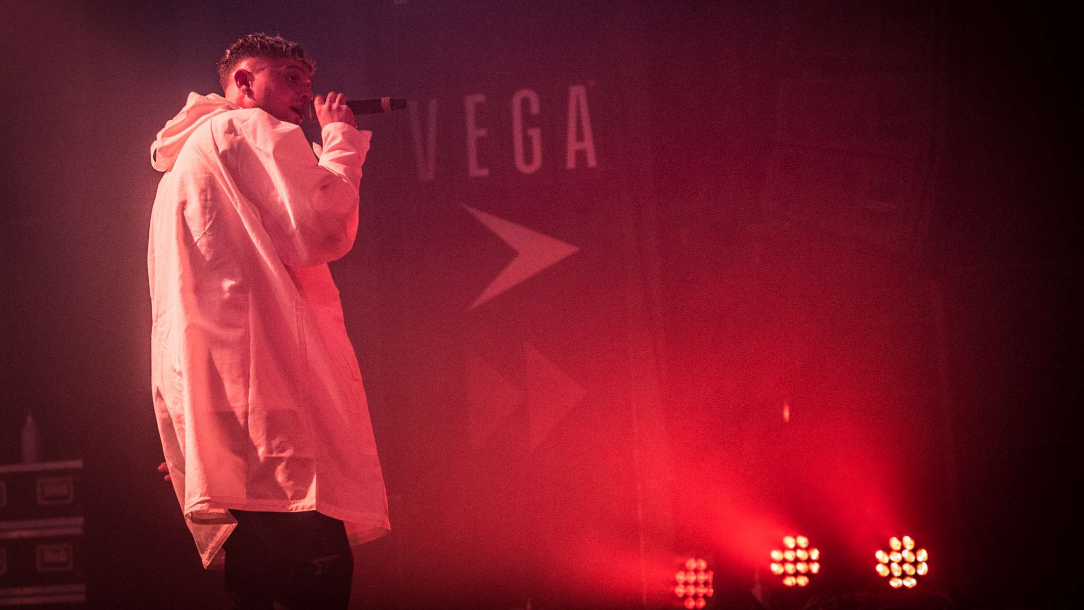 At se Kidd feste igennem samtidig med Mette Frederiksens pressemøde var det mest 2020 nogensinde