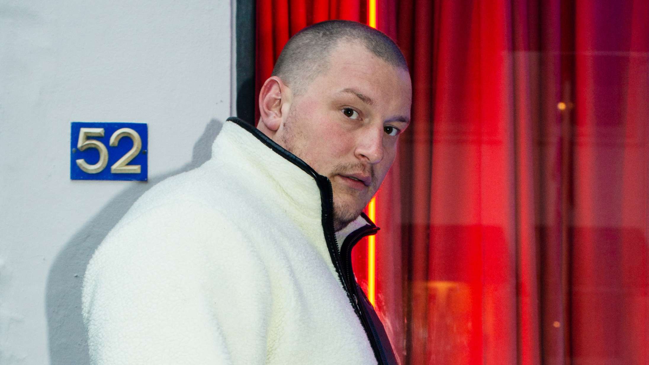 Stortalentet Ari Alexander drømte om at være revisor – men så indhentede skuespillet ham