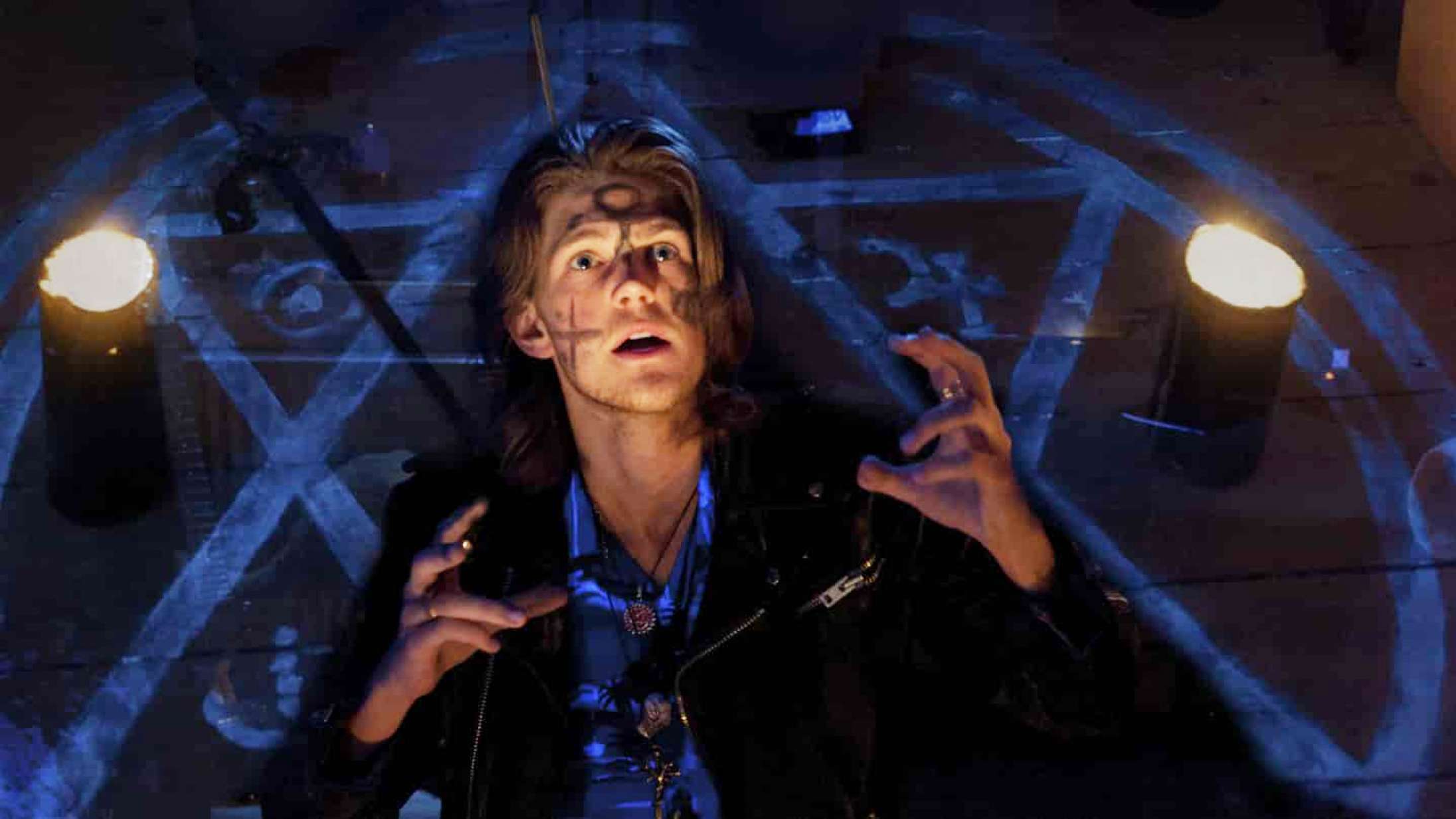 ’Lad de døde hvile’: Dansk lavbudgetshorror er formidabel underholdning