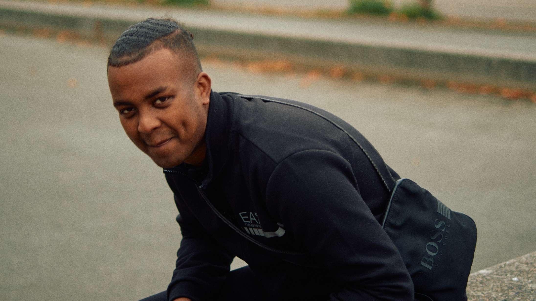 Ham Fra Syd danser med pistoler på debutalbum med dansk drill