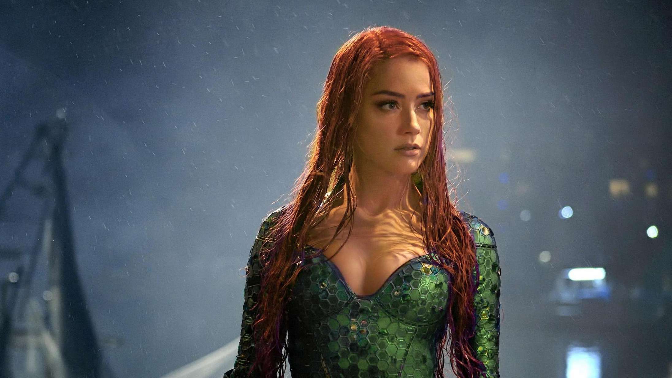 Amber Heard er ikke klippet ud af ‘Aquaman 2’, siger hendes repræsentanter