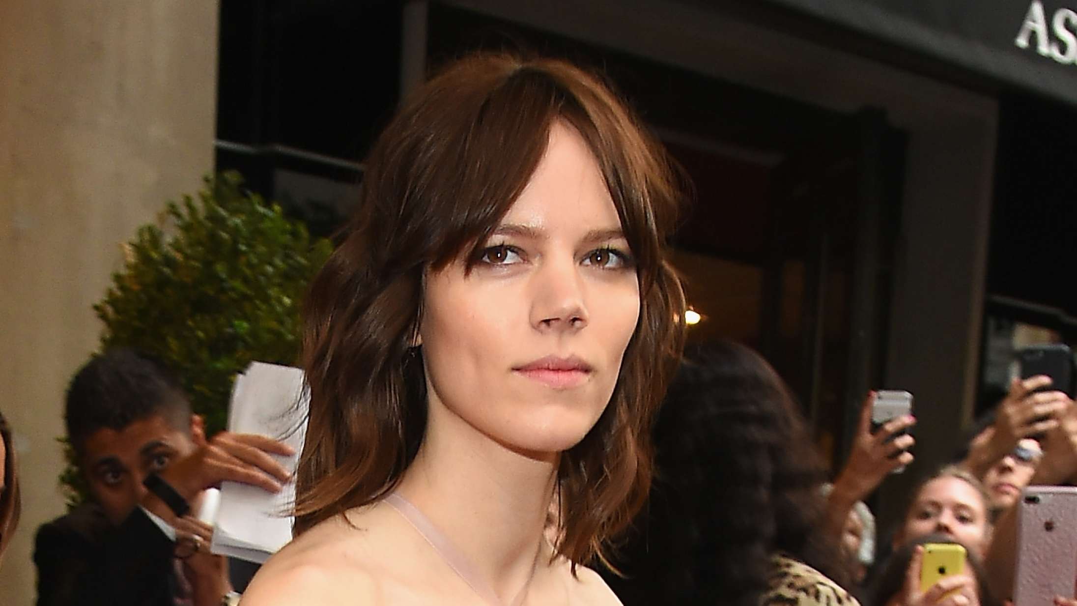 Dansk topmodel og musiker med i ny stor Netflix-serie med Bill Skarsgård