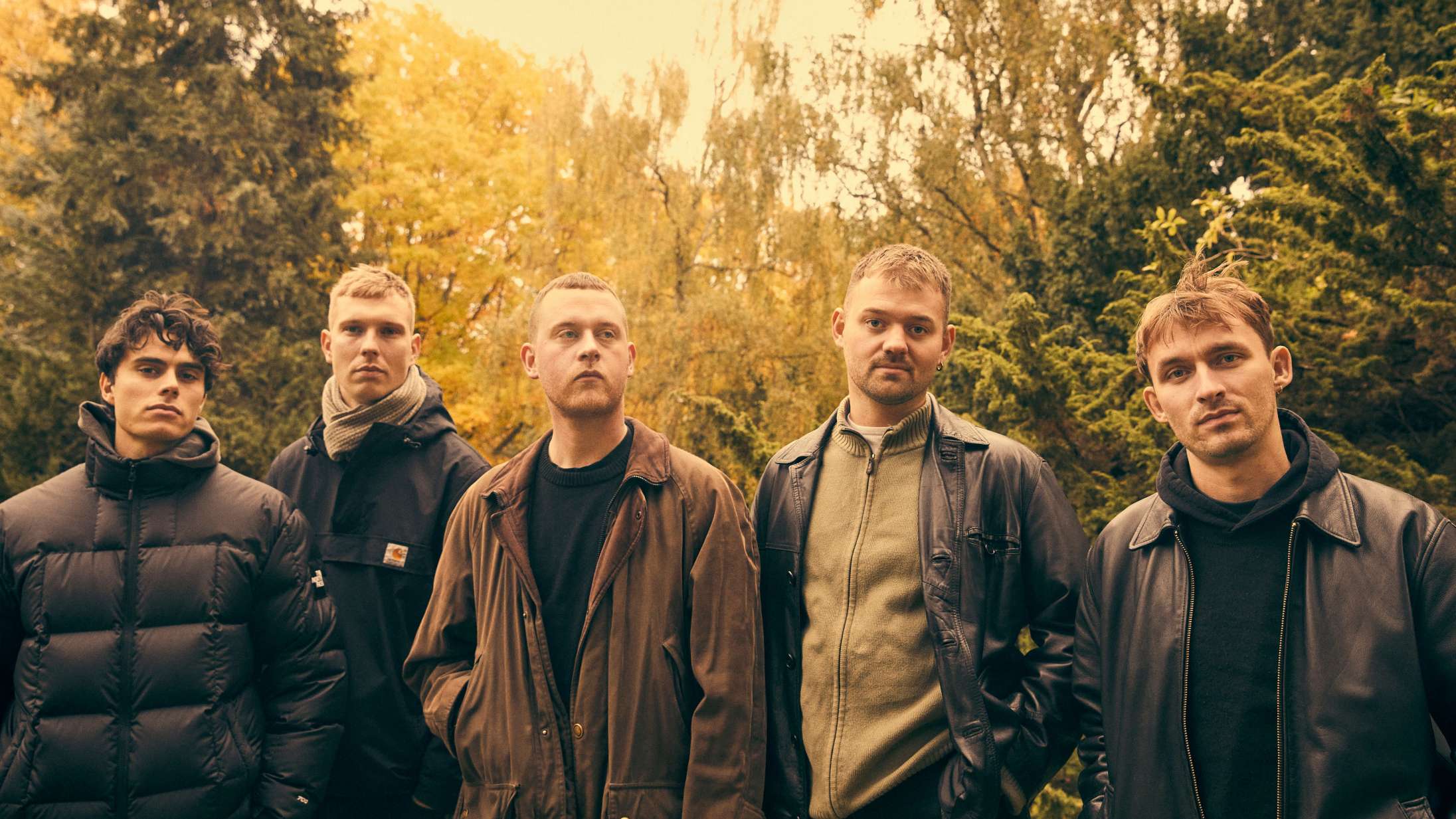 Joyce udgiver dynamisk og følsom dobbeltsingle – hør ‘Mand mig op’ / ‘Så kigger jeg ned’