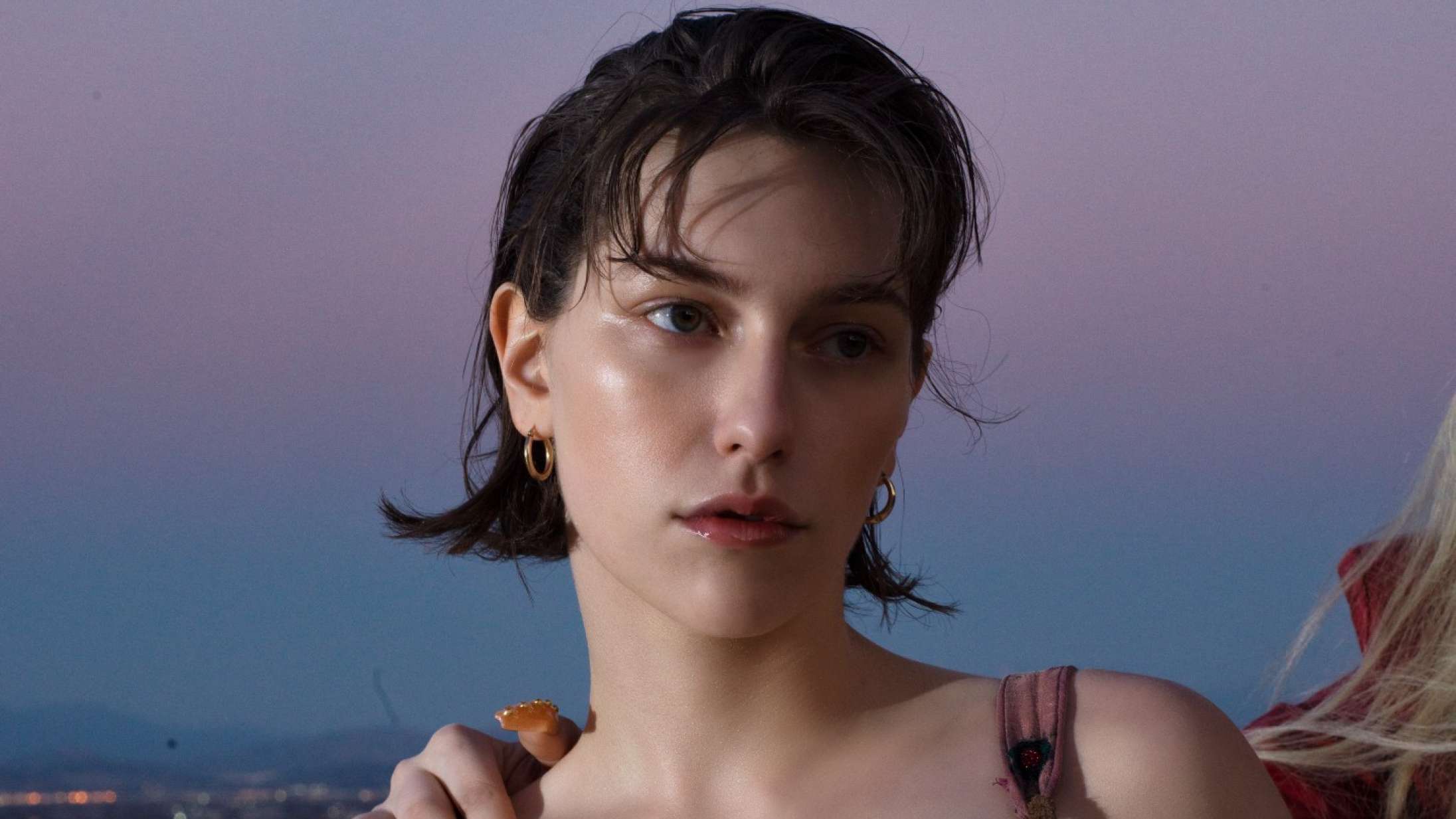 Top Tracks: Hør ugens otte bedste nye sange – debutsingle fra dansk rapper og King Princess feat. The Strokes-medlemmer