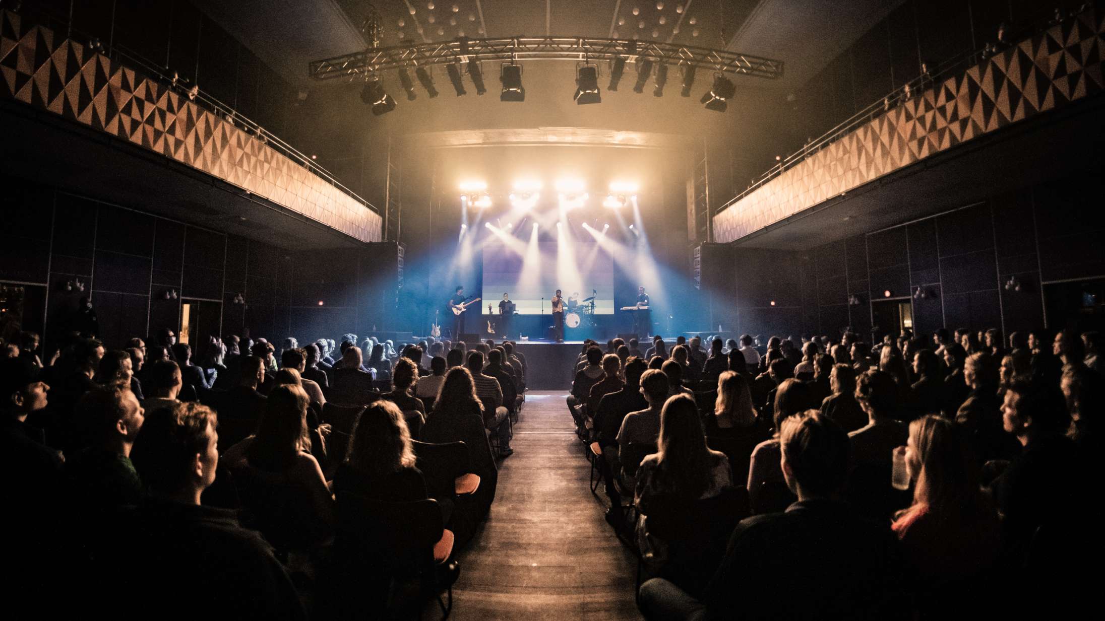 Rammerne for genåbning af biografer og spillesteder delvist på plads