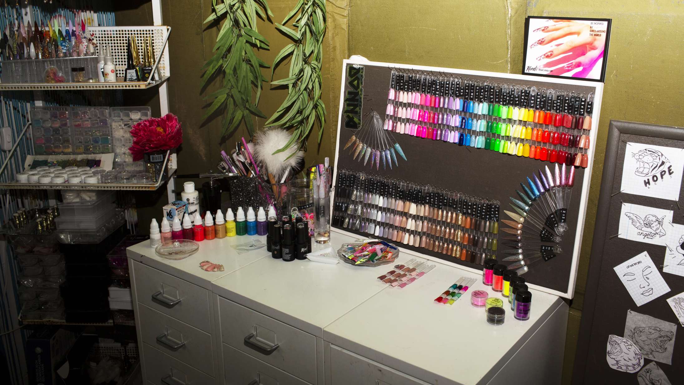 Her er byens bedste neglebarer – ifølge dem, som sætter sig i salonstolene