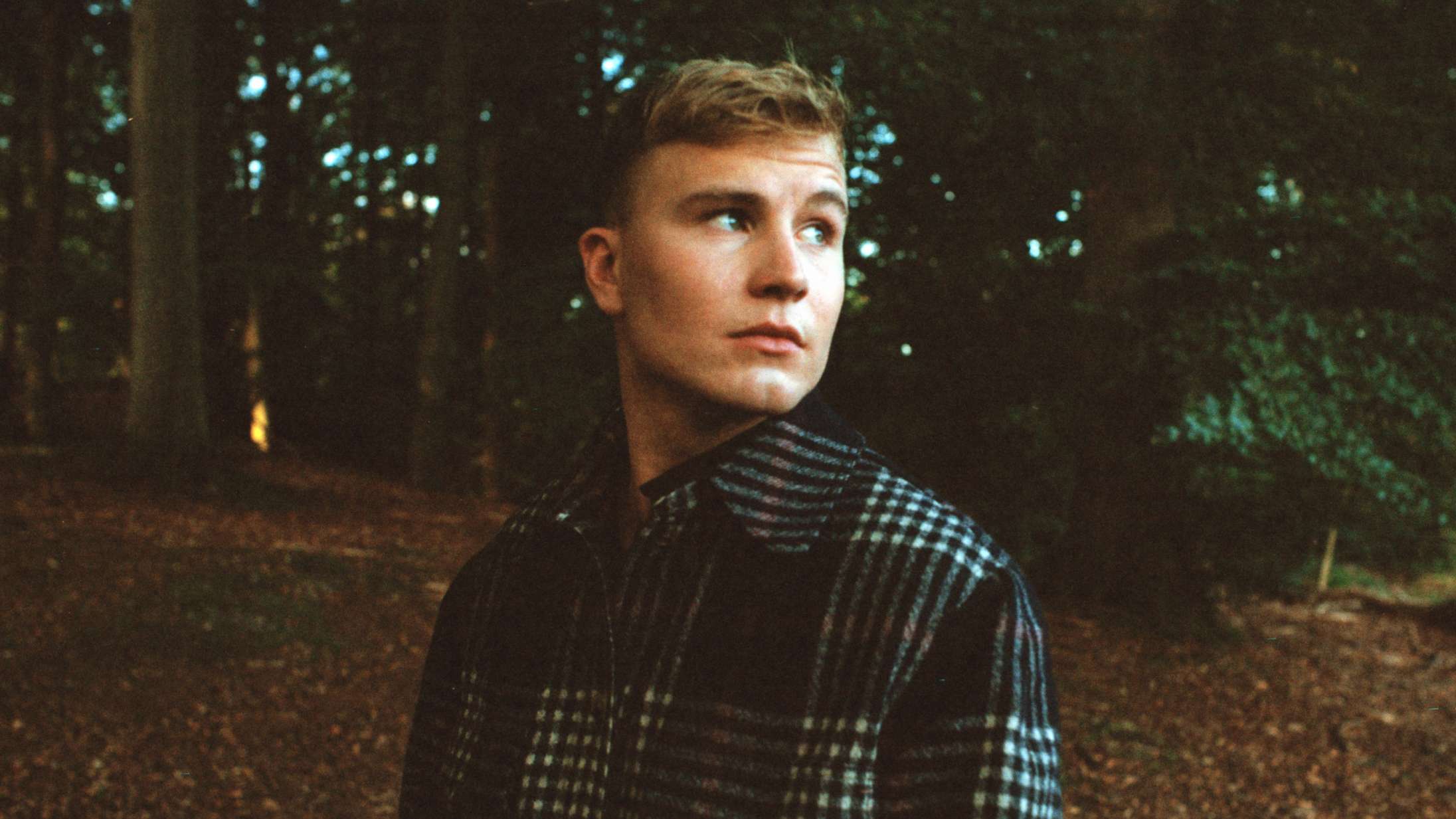 Thor Farlov fra Citybois har lige udgivet et soloalbum produceret af Jens Ole McCoy – Sivas og Kesi gæster