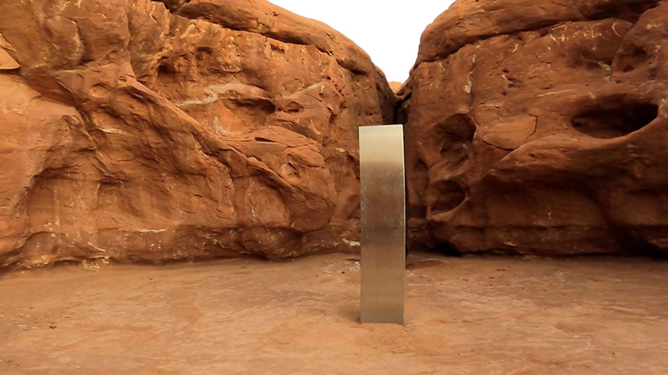 Aliens på spil? Den mystiske ‘Rumrejsen 2001’-lignende monolit er sporløst forsvundet