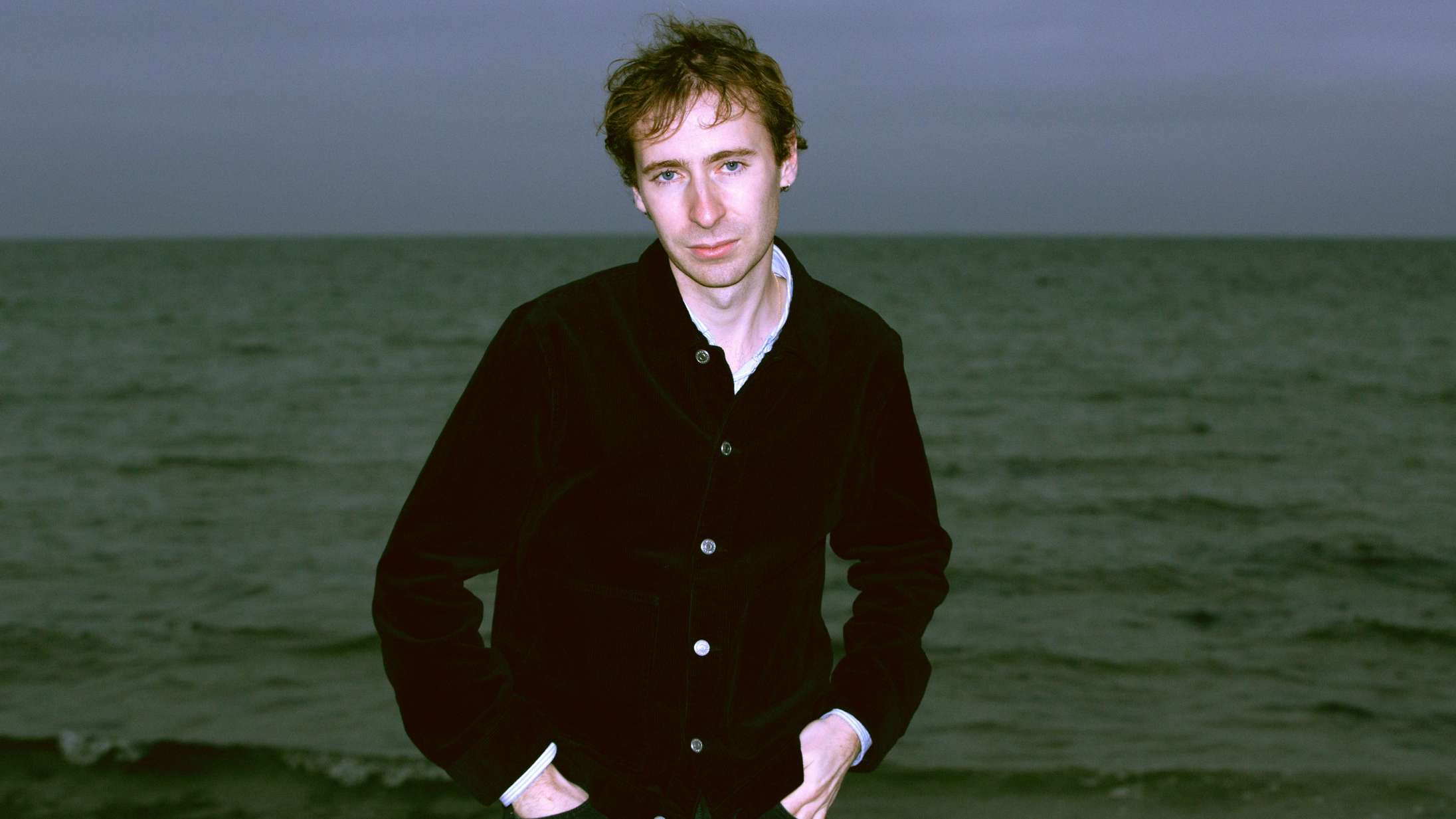 Hjalte Ross følger ikke tidens trends: »Det er jo lidt komisk, at alle i salen er gråhårede«