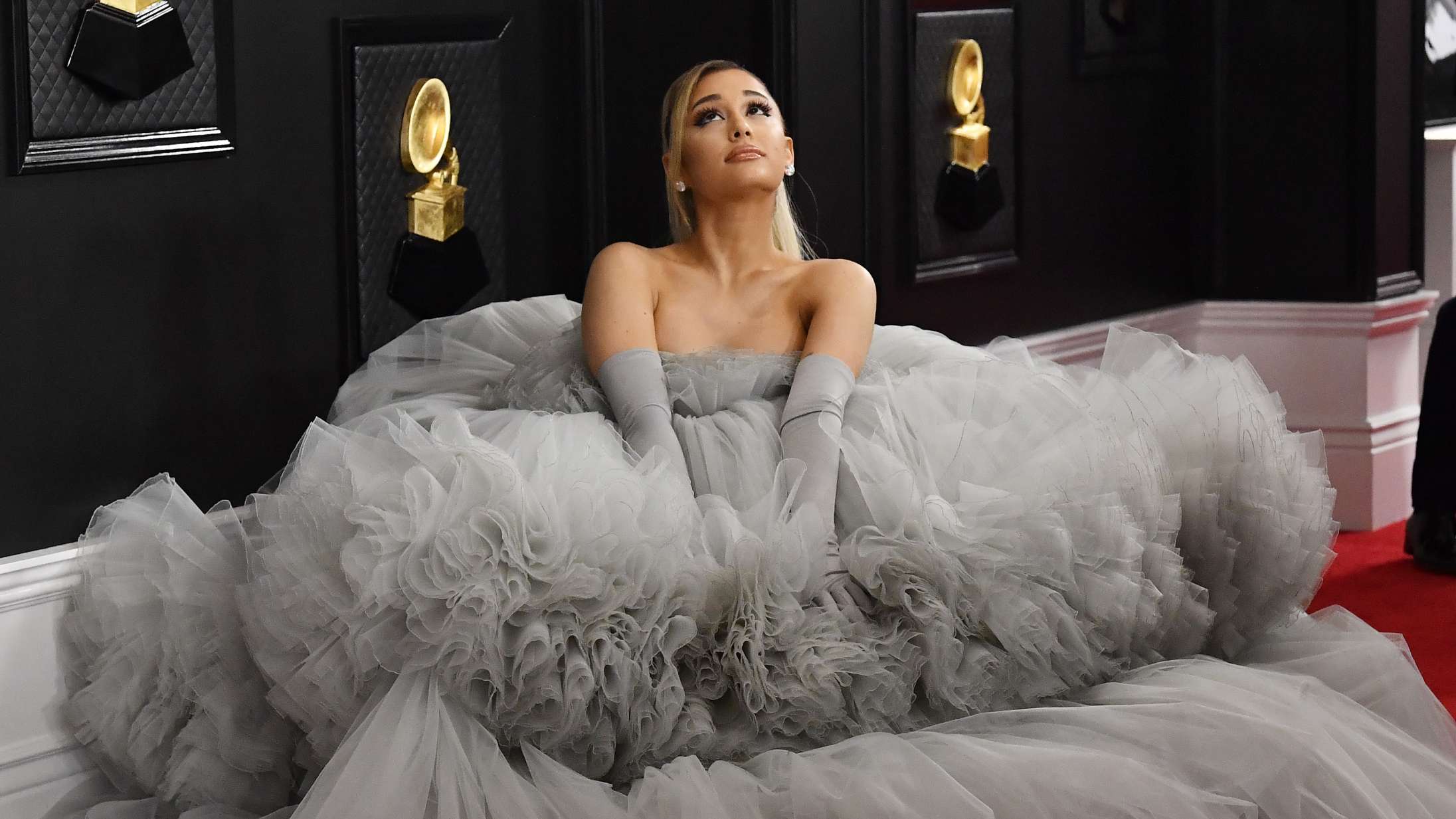 Ariana Grande er blevet forlovet – viser ringen frem på Instagram