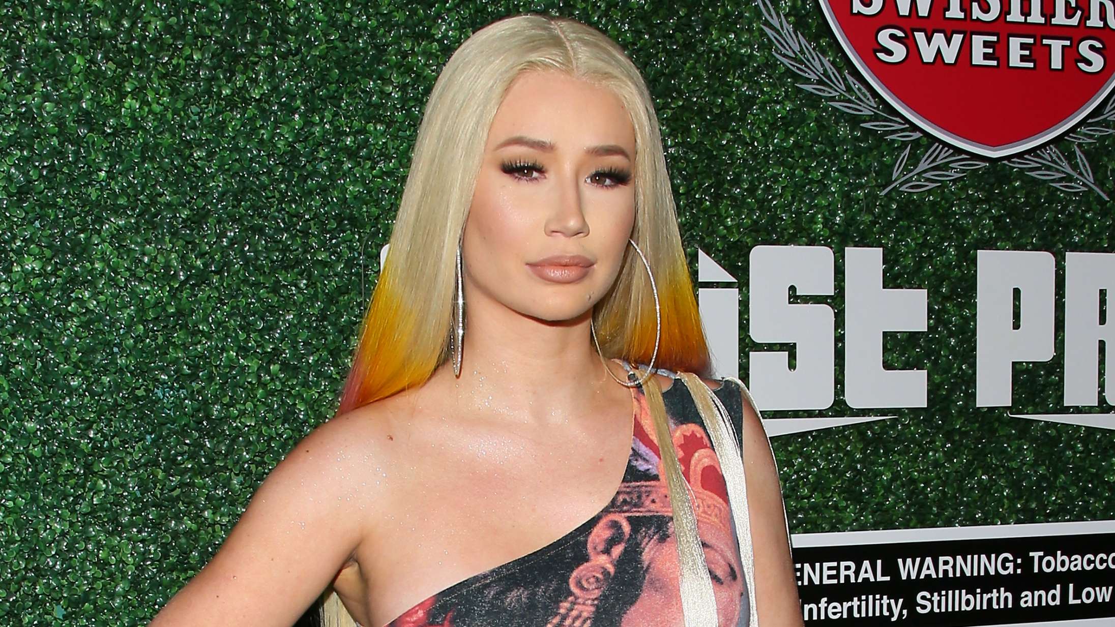 Iggy Azalea langer hårdt ud efter Playboi Carti for at være en dårlig forælder