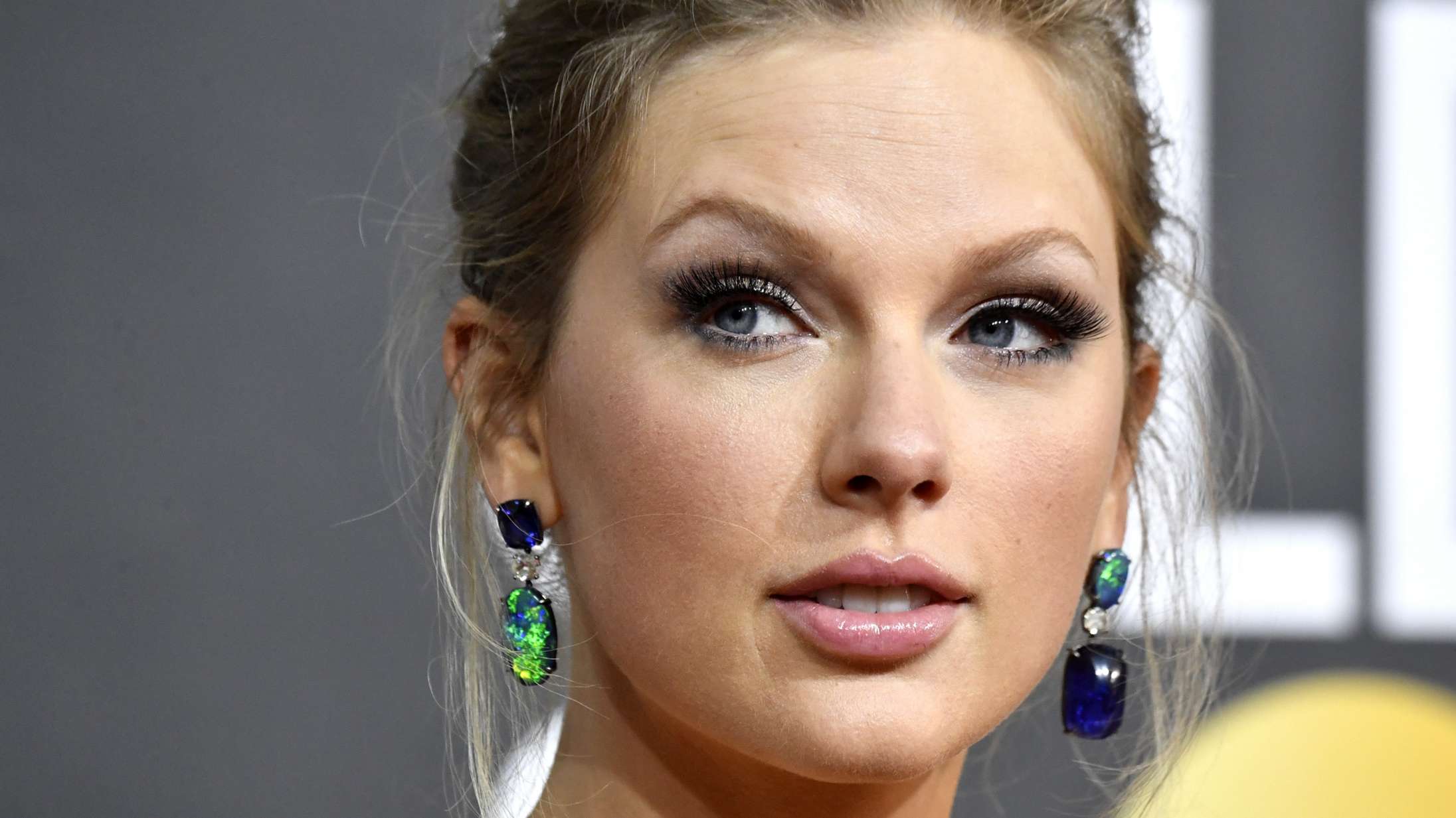 Taylor Swift og Bad Bunny er blandt sidste års bedst tjenende musikere – men to 80’er-koryfæer topper listen