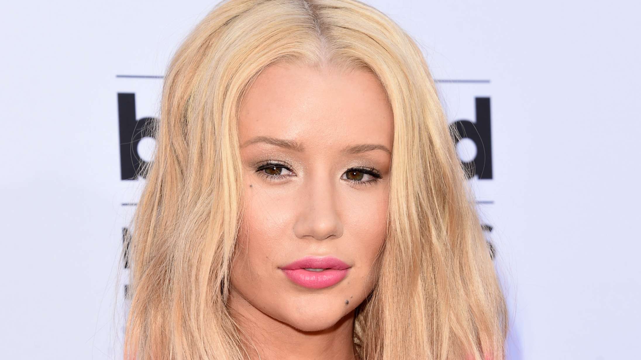 Playboi Carti og Iggy Azalea klinker skårene efter stort juleskænderi… sådan da