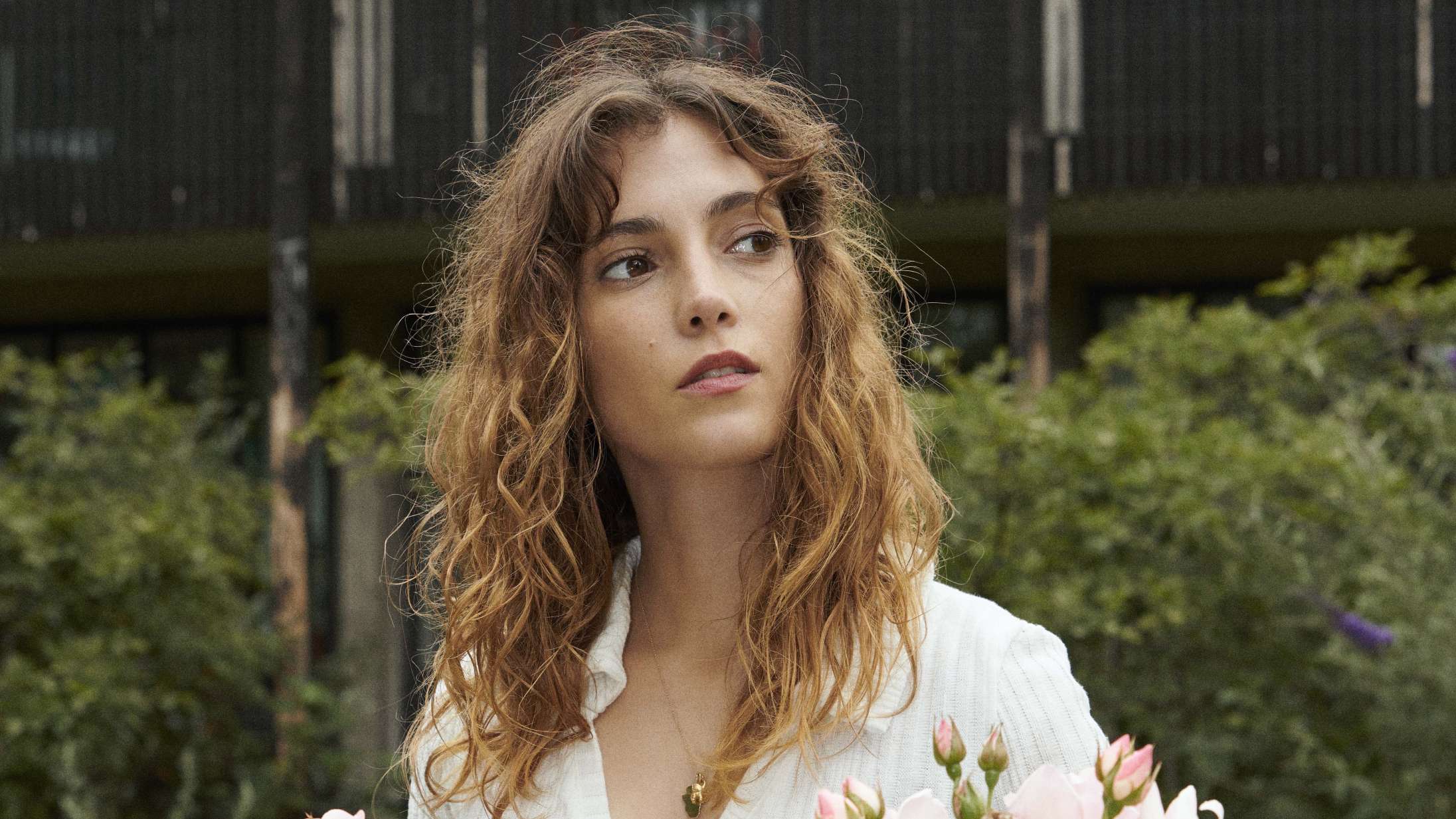 Her lægger Sarah-Sofie Boussnina sine penge: »Hvis man ikke slår til med det samme, så når man at finde ud af, hvor meget (eller lidt) man vil have det«