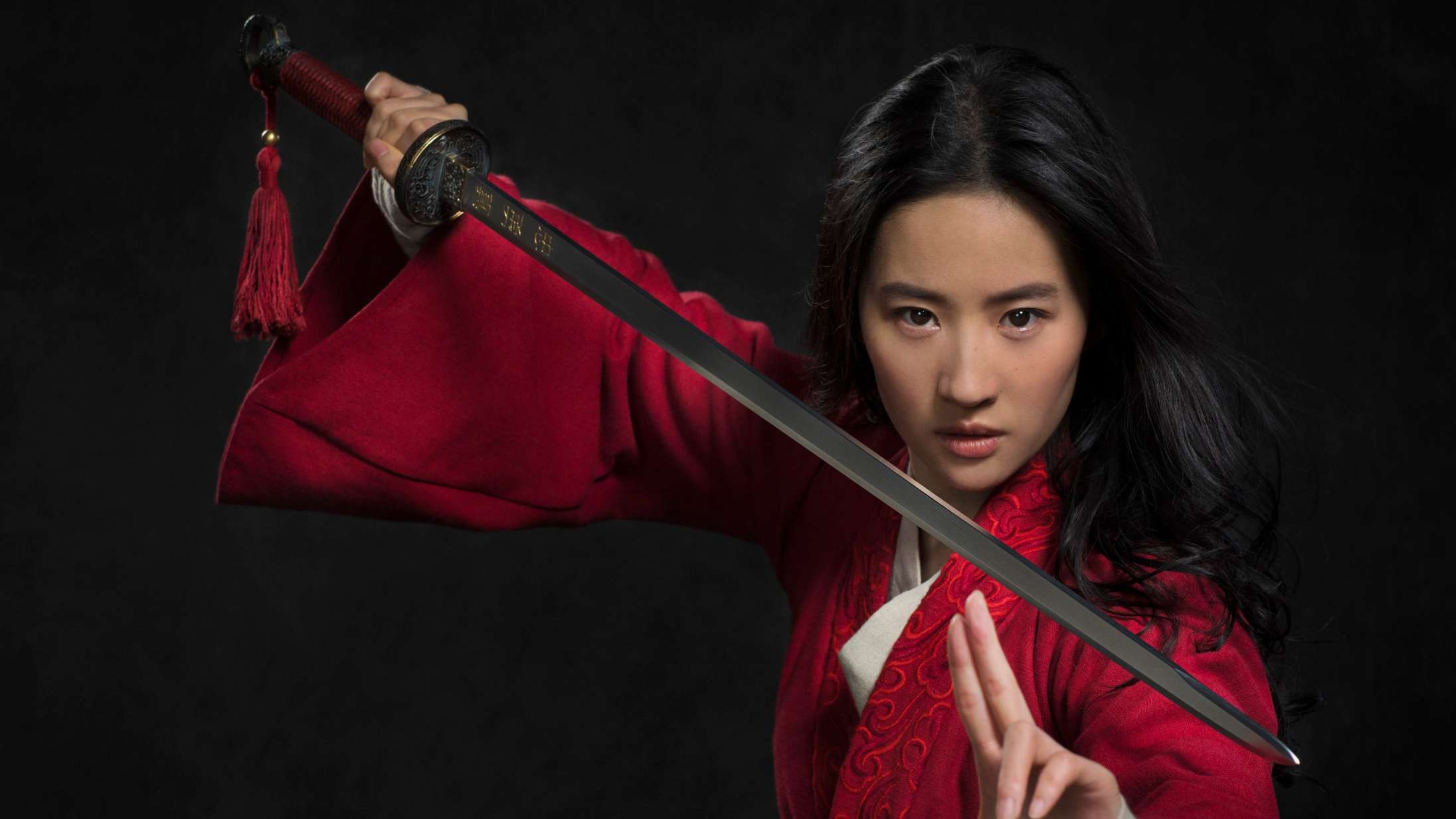 ’Mulan’: Disney-heltinden serverer faux-feminisme i fantasiforladt nyfortolkning