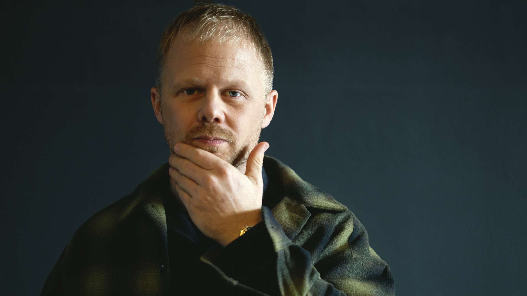 Adam August står bag DR3-serie bygget på sin egen misbrugshistorie: »Det gik ret galt, da jeg var 22«