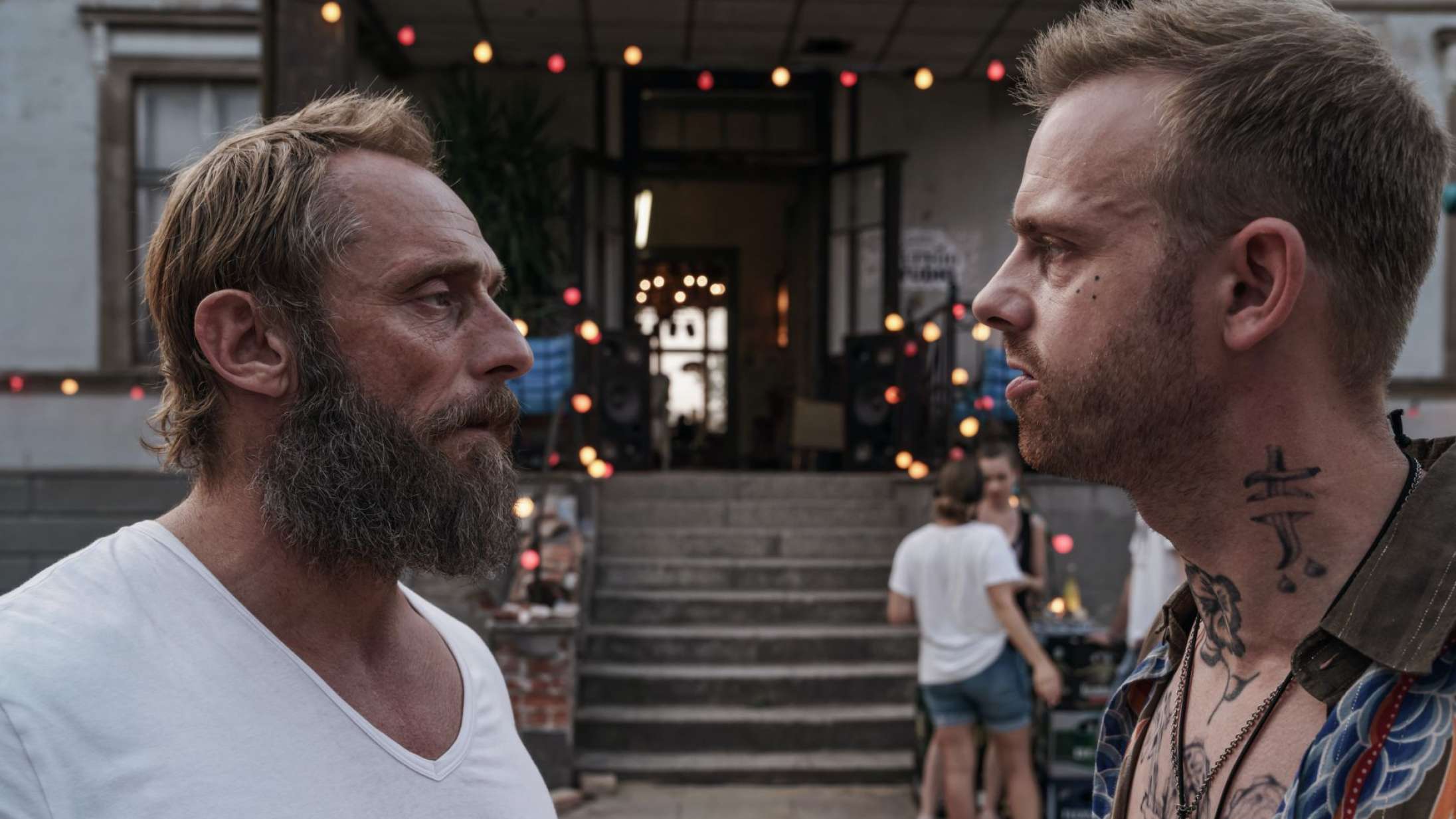 ’Sløborn’: Tysk thrillerserie med Roland Møller er intens og angstfremkaldende aktuel