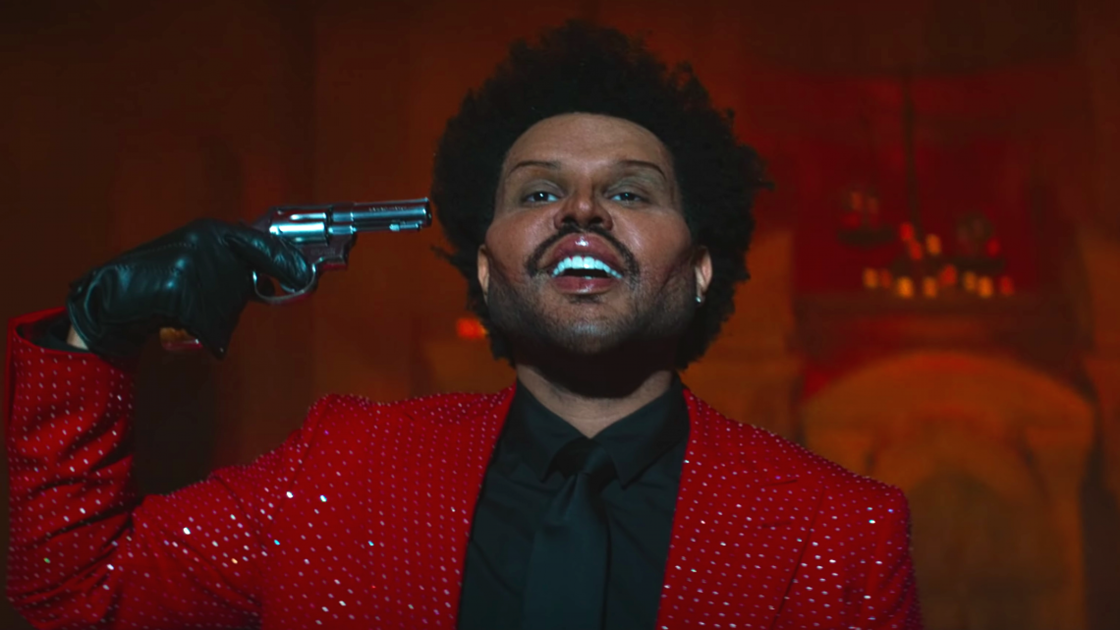 Manden bag The Weeknds nye ansigt deler billeder fra mareridts-makeoveren