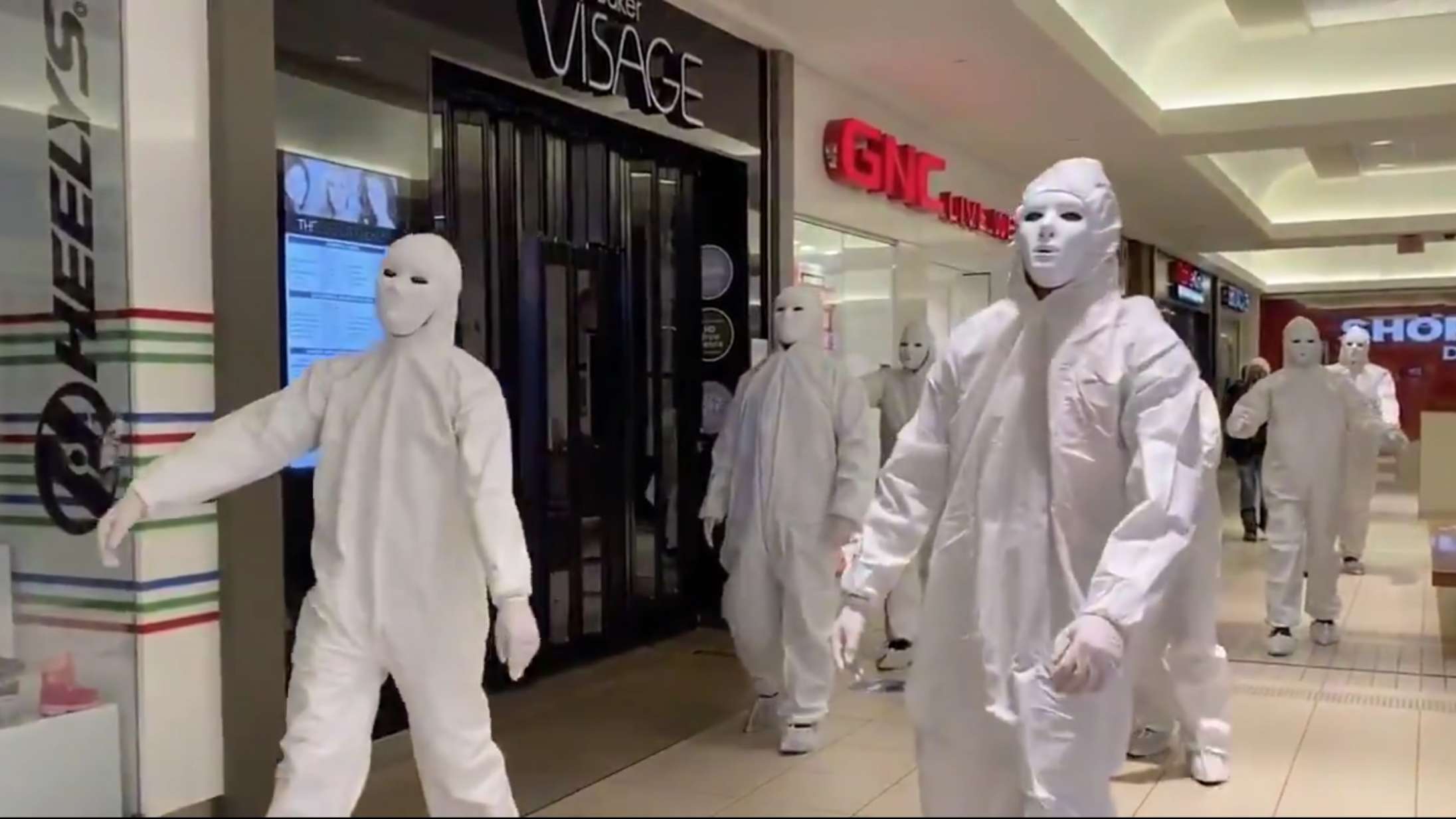 Bizar internet-flash mob mod maskepåbud spreder sig i Europa