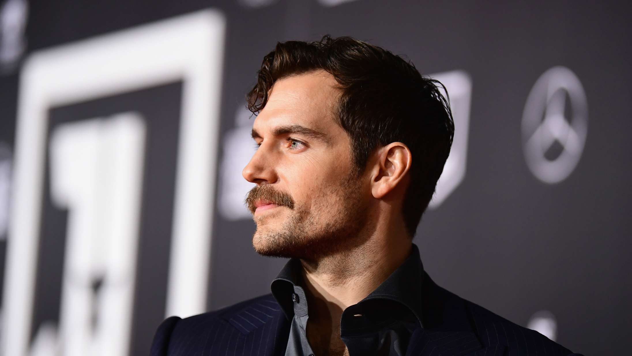 ‘Twilight’-forfatter holdt et minuts stilhed, da Henry Cavills alder spolerede vampyrcasting