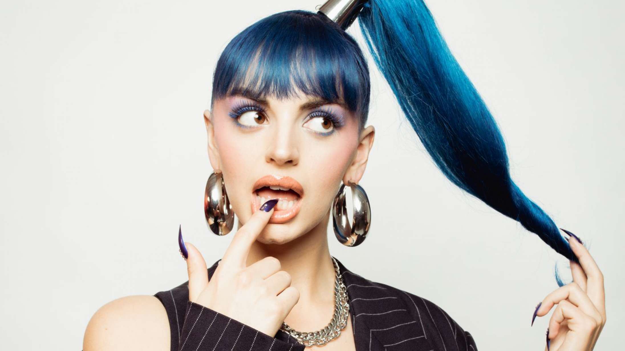 Vent, er kunstneren bag ’den værste sang nogensinde’ rent faktisk blevet … god?